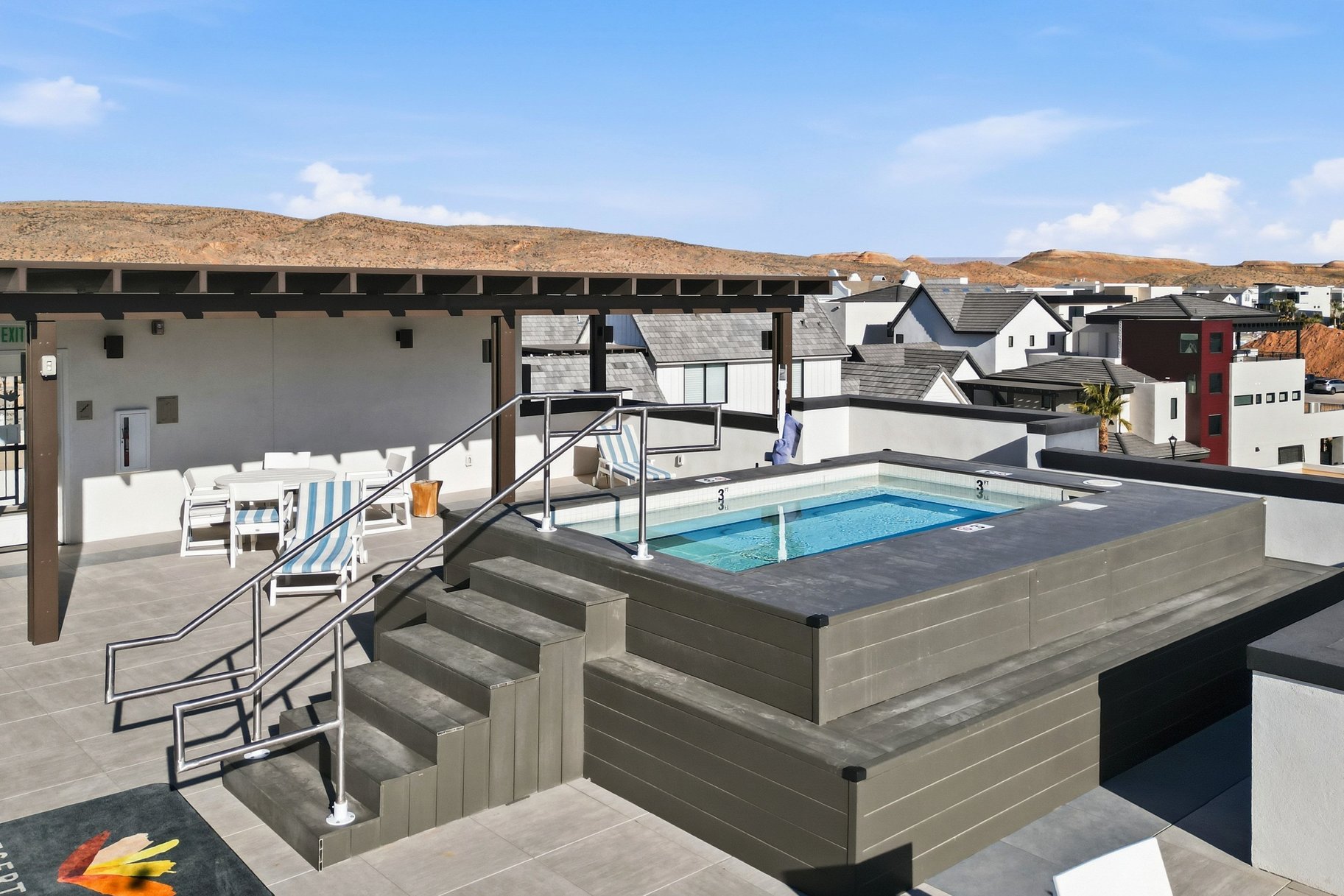  Top-Floor Desert Color Retreat With Lagoon Access & Views - 物件實景