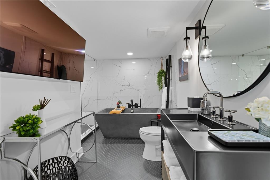 Alpharetta, Georgia, 30005, United States, 4 Bedrooms Bedrooms, ,6 BathroomsBathrooms,Residential,For Sale,1983404