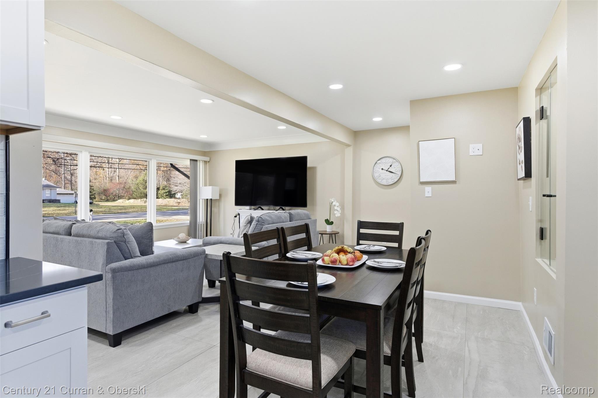 Brownstown Charter Township, Michigan, 48174, United States, 3 Bedrooms Bedrooms, ,2 BathroomsBathrooms,Residential,For Sale,1996649