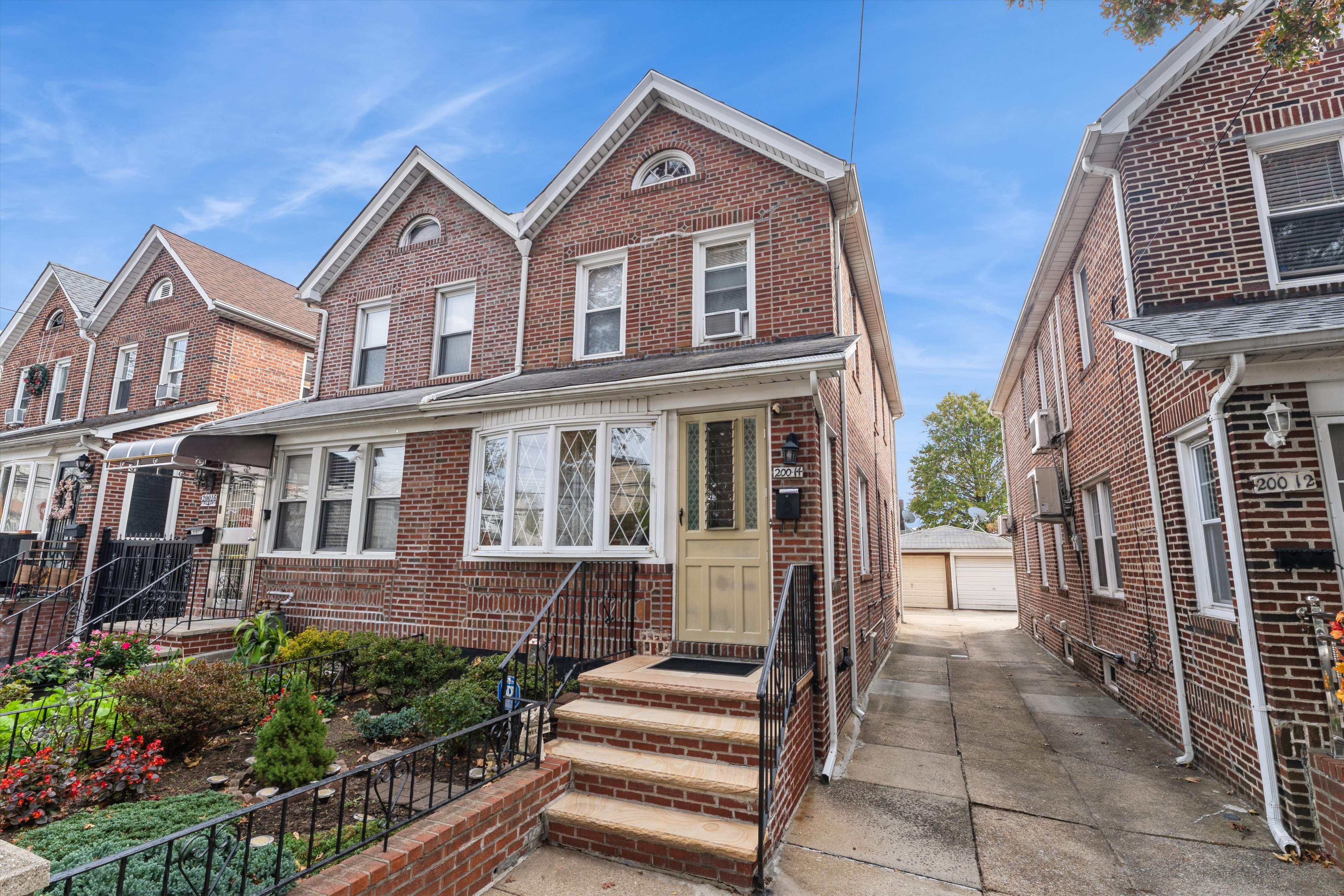 Bayside, New York, 11361, United States, 2 Bedrooms Bedrooms, ,2 BathroomsBathrooms,Residential,For Sale,1988869