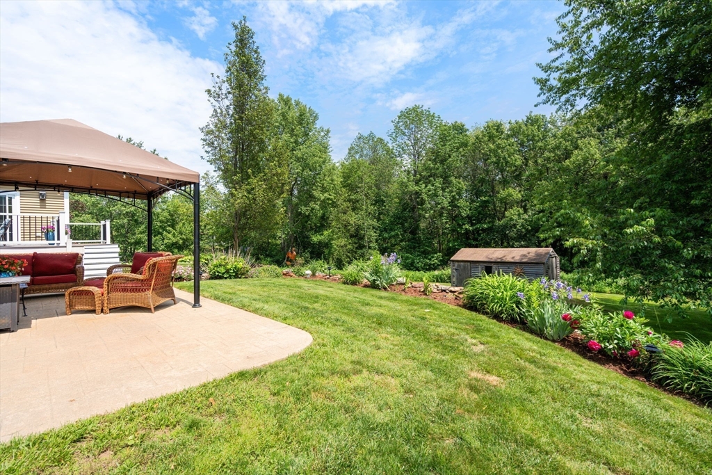 Paxton, Massachusetts, 01612, United States, 4 Bedrooms Bedrooms, ,4 BathroomsBathrooms,Residential,For Sale,1940308