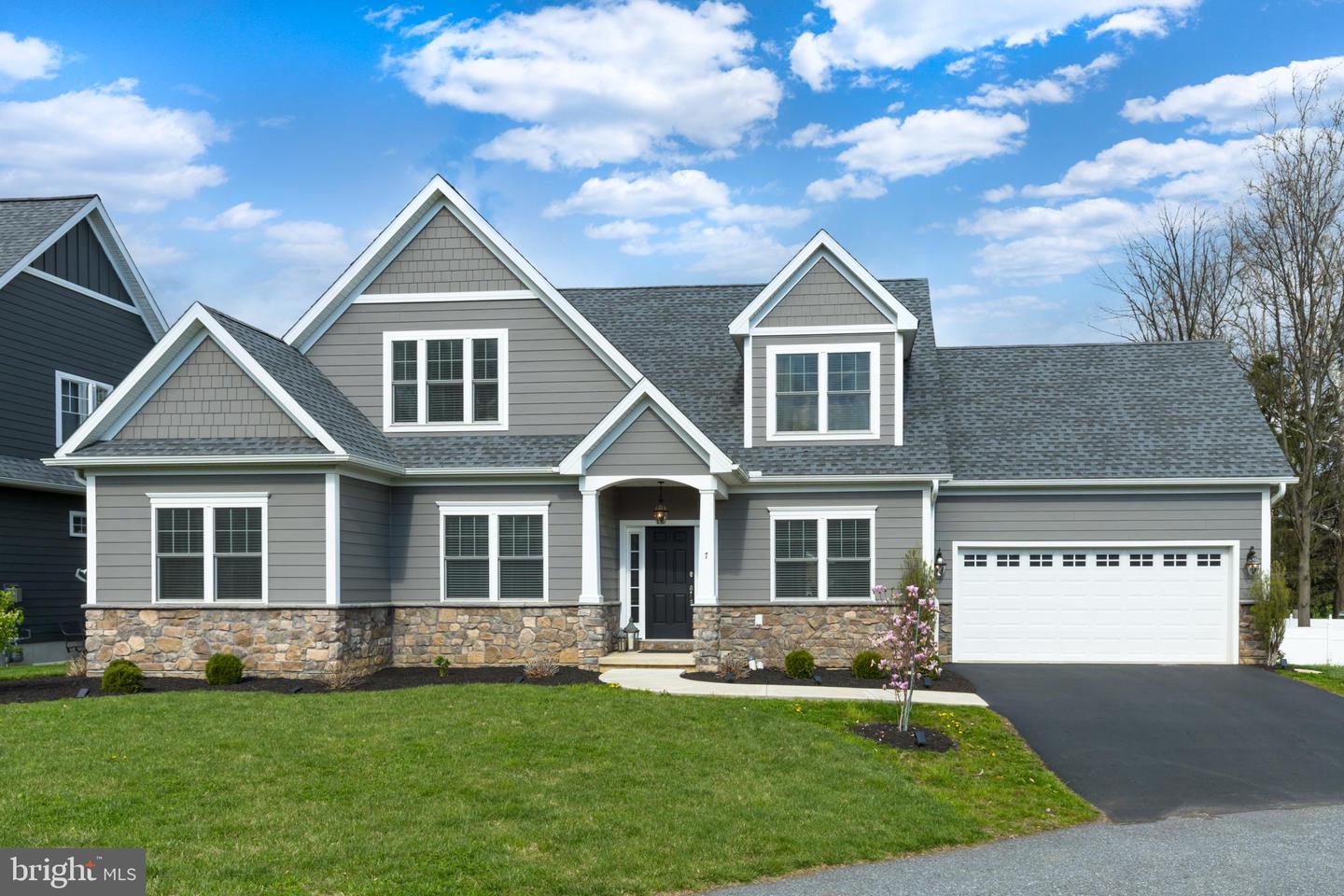 Lancaster, Pennsylvania, 17602, United States, 4 Bedrooms Bedrooms, ,3 BathroomsBathrooms,Residential,For Sale,1874540