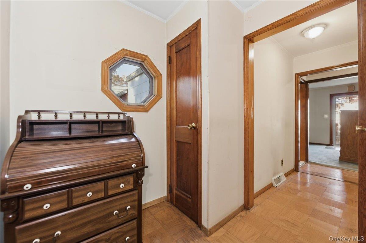 Ronkonkoma, New York, 11779, United States, 3 Bedrooms Bedrooms, ,1 BathroomBathrooms,Residential,For Sale,1991403