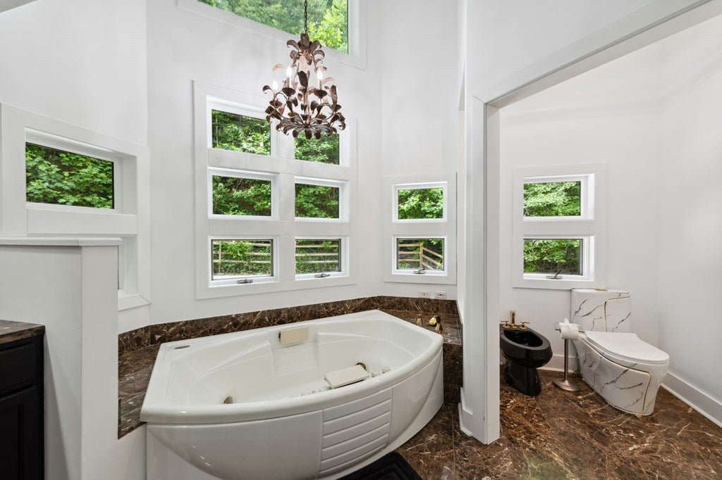 Ellijay, Georgia, 30540, United States, 5 Bedrooms Bedrooms, ,5 BathroomsBathrooms,Residential,For Sale,1868155