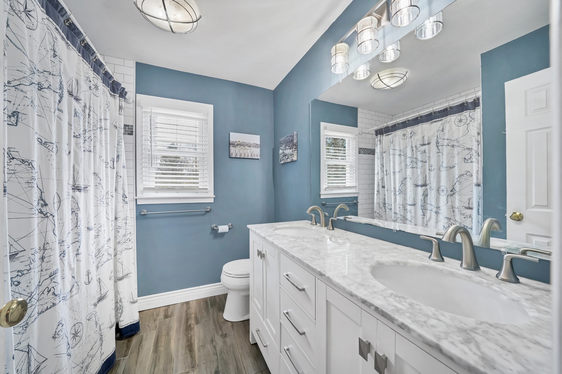  Neighborhood Colonial with Park Like Backyard - 物件實景