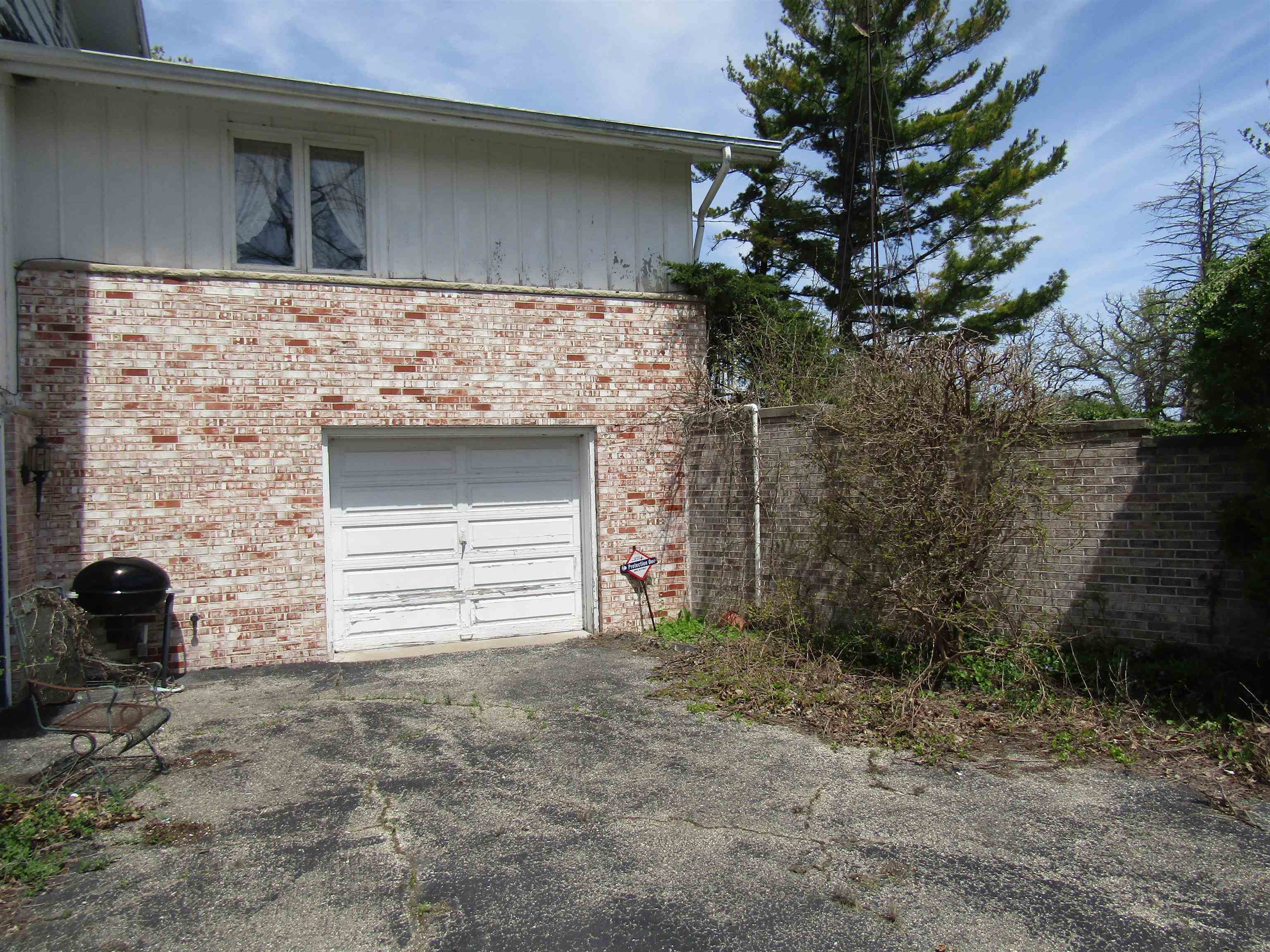 Beloit, Wisconsin, 53511, United States, 6 Bedrooms Bedrooms, ,5 BathroomsBathrooms,Residential,For Sale,1923330