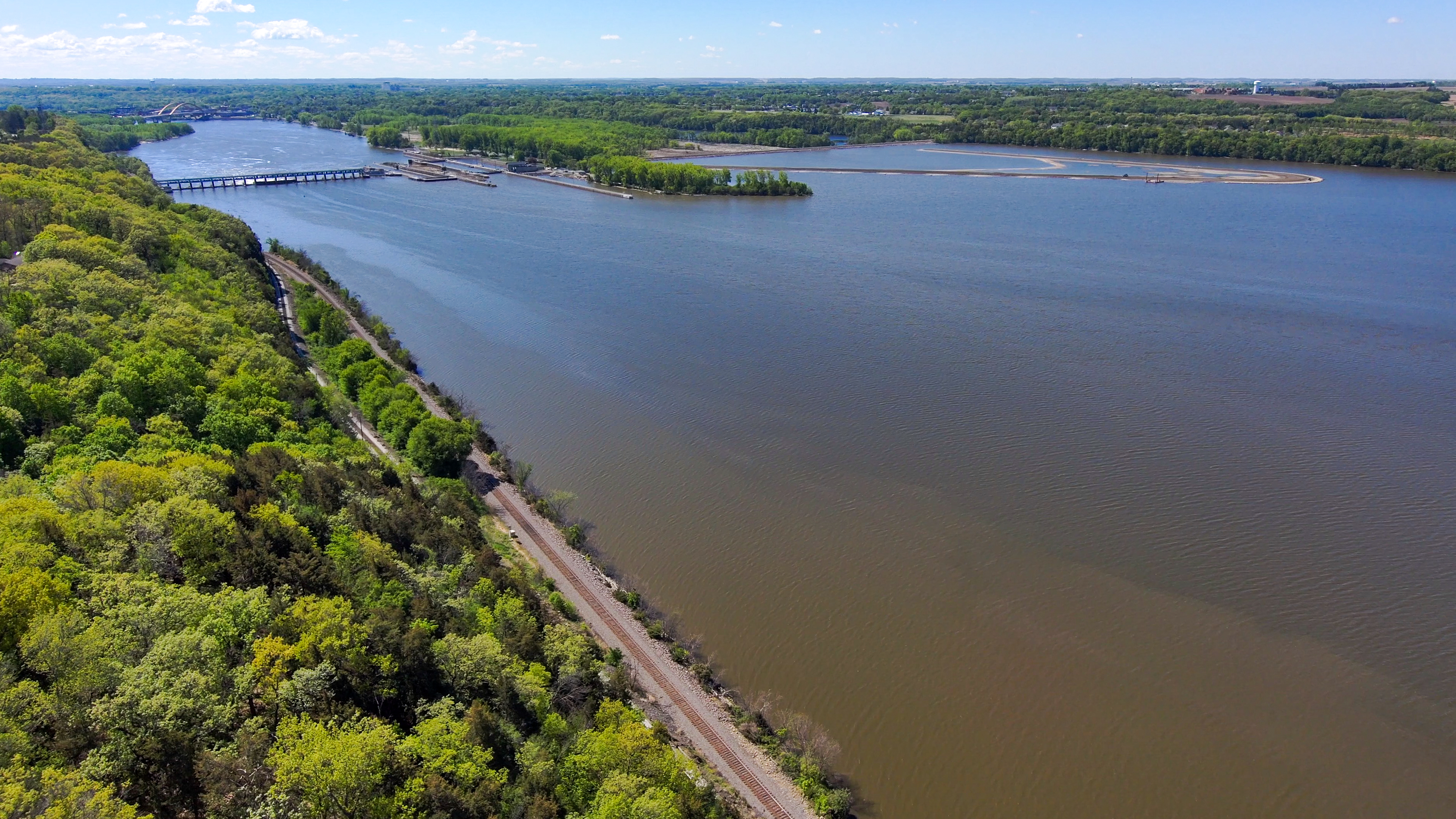  An Elevated Riverfront Sanctuary Above the Mississippi River - 物件實景