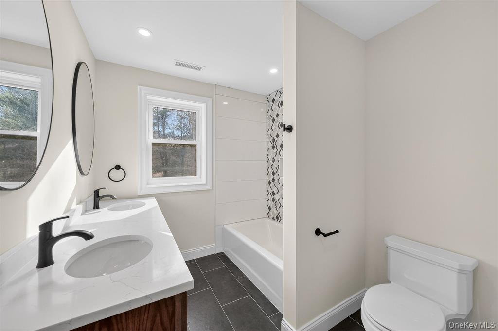 Hopewell Junction, New York, 12533, United States, 2 Bedrooms Bedrooms, ,4 BathroomsBathrooms,Residential,For Sale,2006388