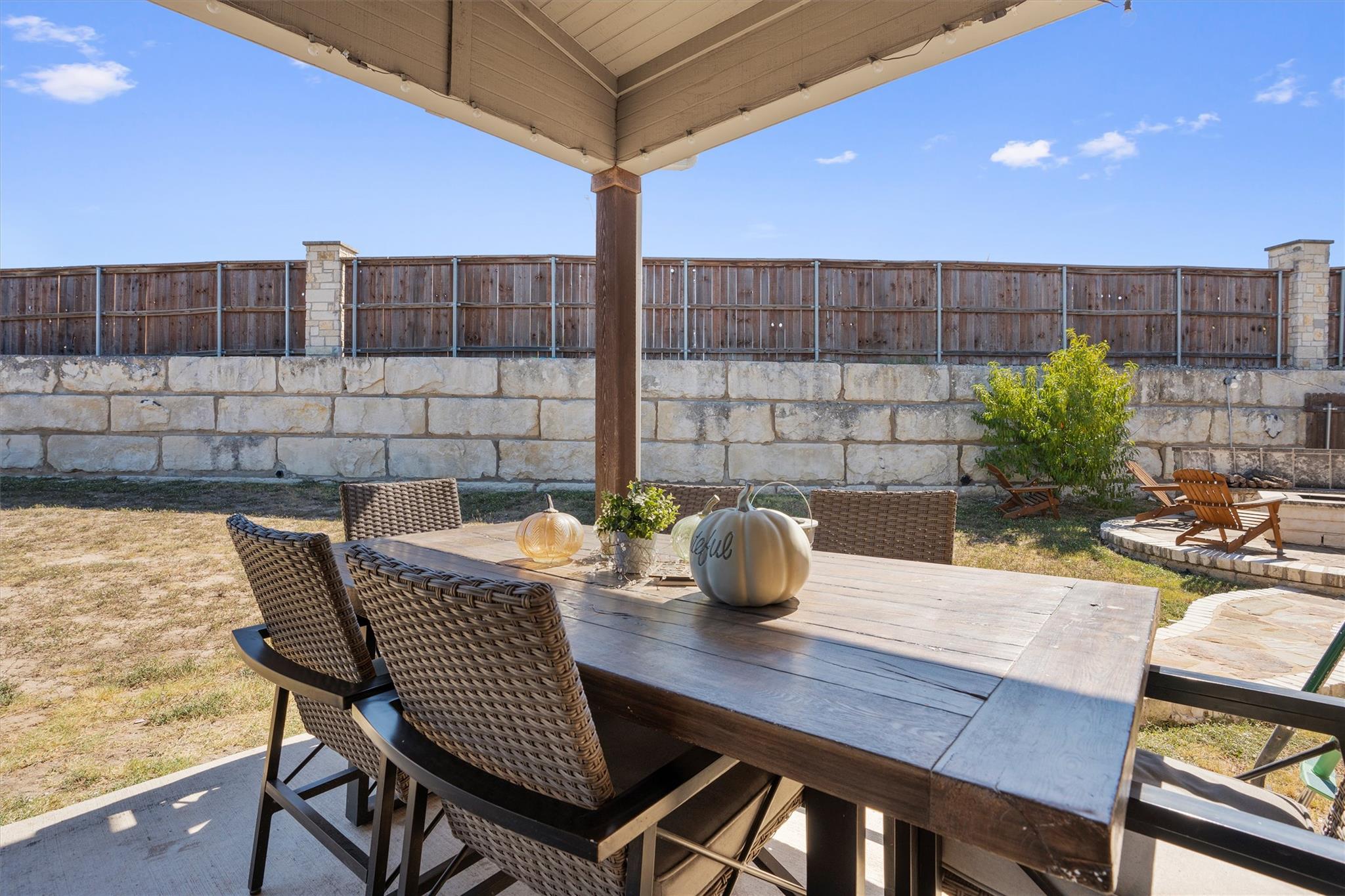 Austin, Texas, 78744, United States, 5 Bedrooms Bedrooms, ,4 BathroomsBathrooms,Residential,For Sale,1975896