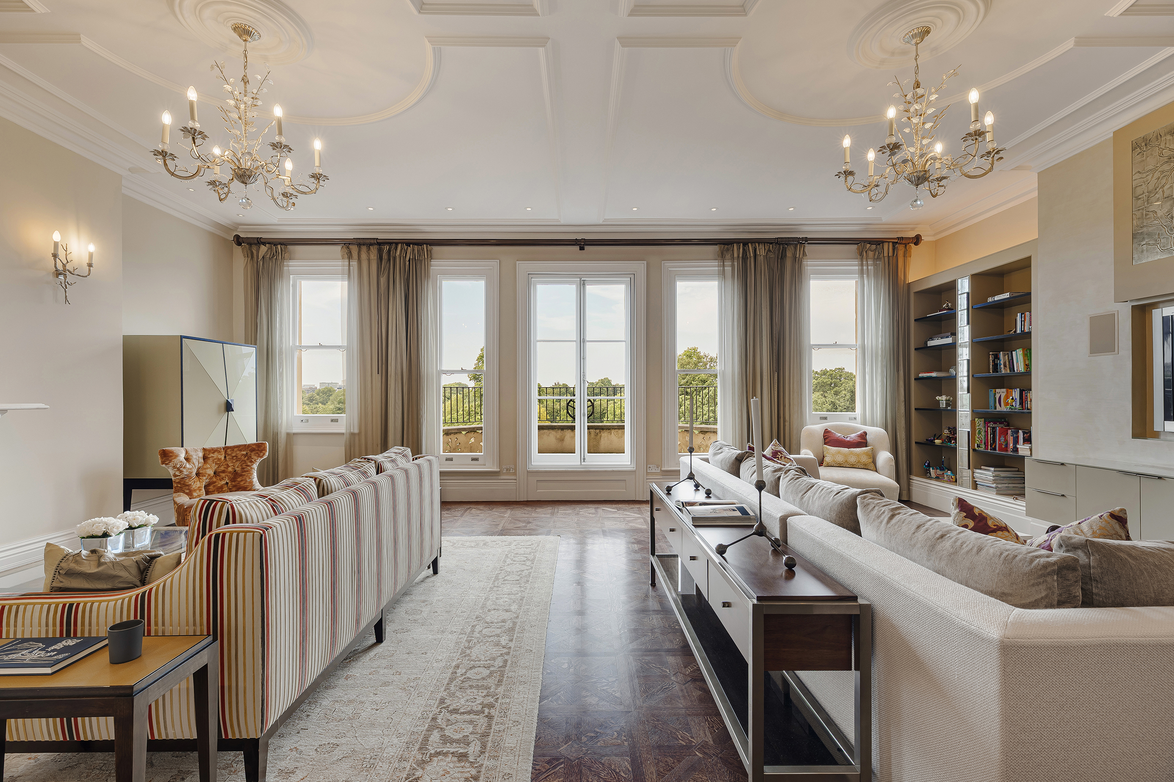  A Grand Triplex Apartment Overlooking Regent