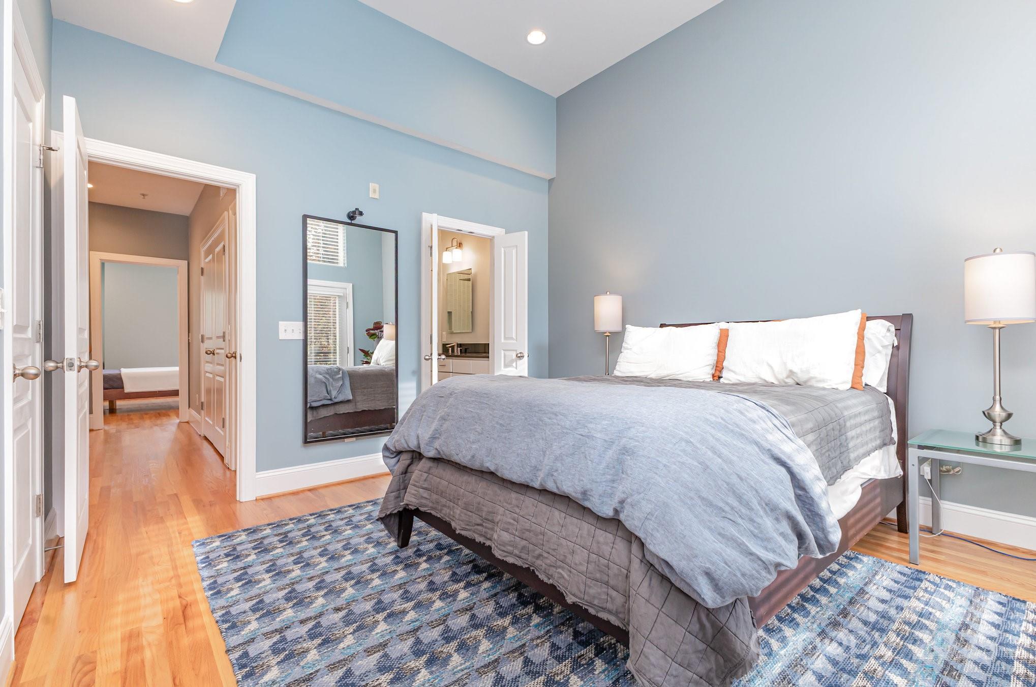 Charlotte, North Carolina, 28207, United States, 2 Bedrooms Bedrooms, ,3 BathroomsBathrooms,Residential,For Sale,1997449