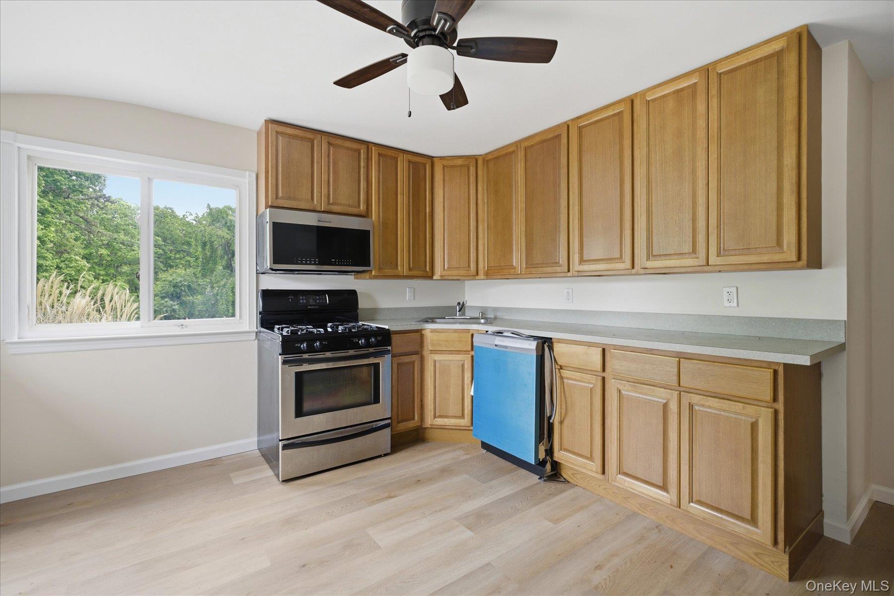  1020 Commack Road, Dix Hills, NY, 11746 - 物件實景