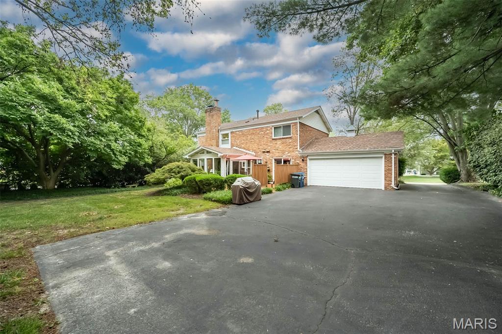 Chesterfield, Missouri, 63017, United States, 4 Bedrooms Bedrooms, ,3 BathroomsBathrooms,Residential,For Sale,1932834