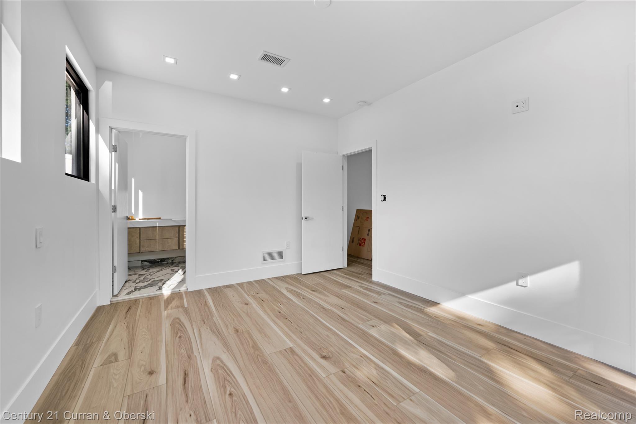 Farmington, Michigan, 48334, United States, 7 Bedrooms Bedrooms, ,8 BathroomsBathrooms,Residential,For Sale,1980731