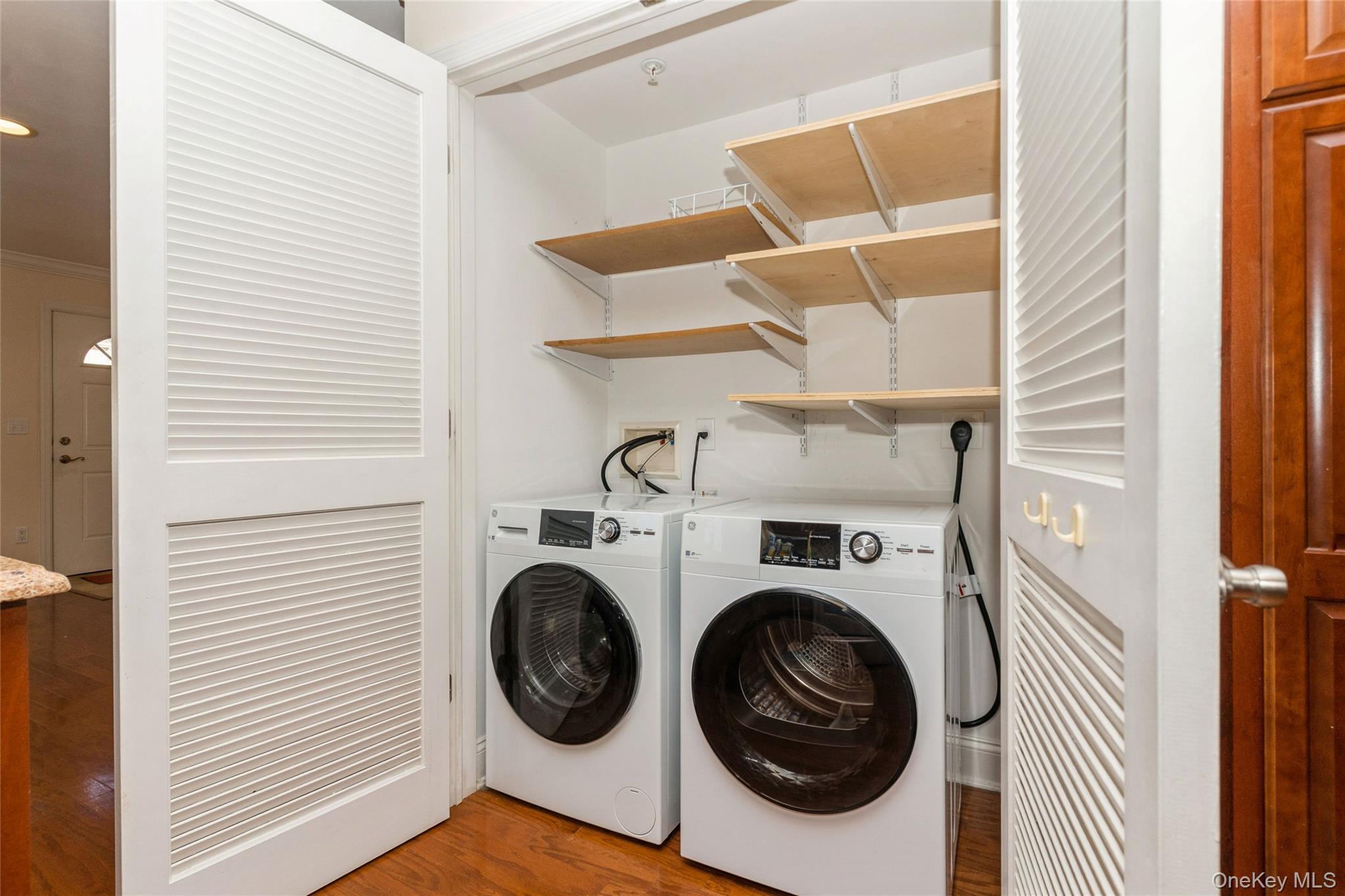 Valley Stream, New York, 11580, United States, 2 Bedrooms Bedrooms, ,2 BathroomsBathrooms,Residential,For Sale,1925470