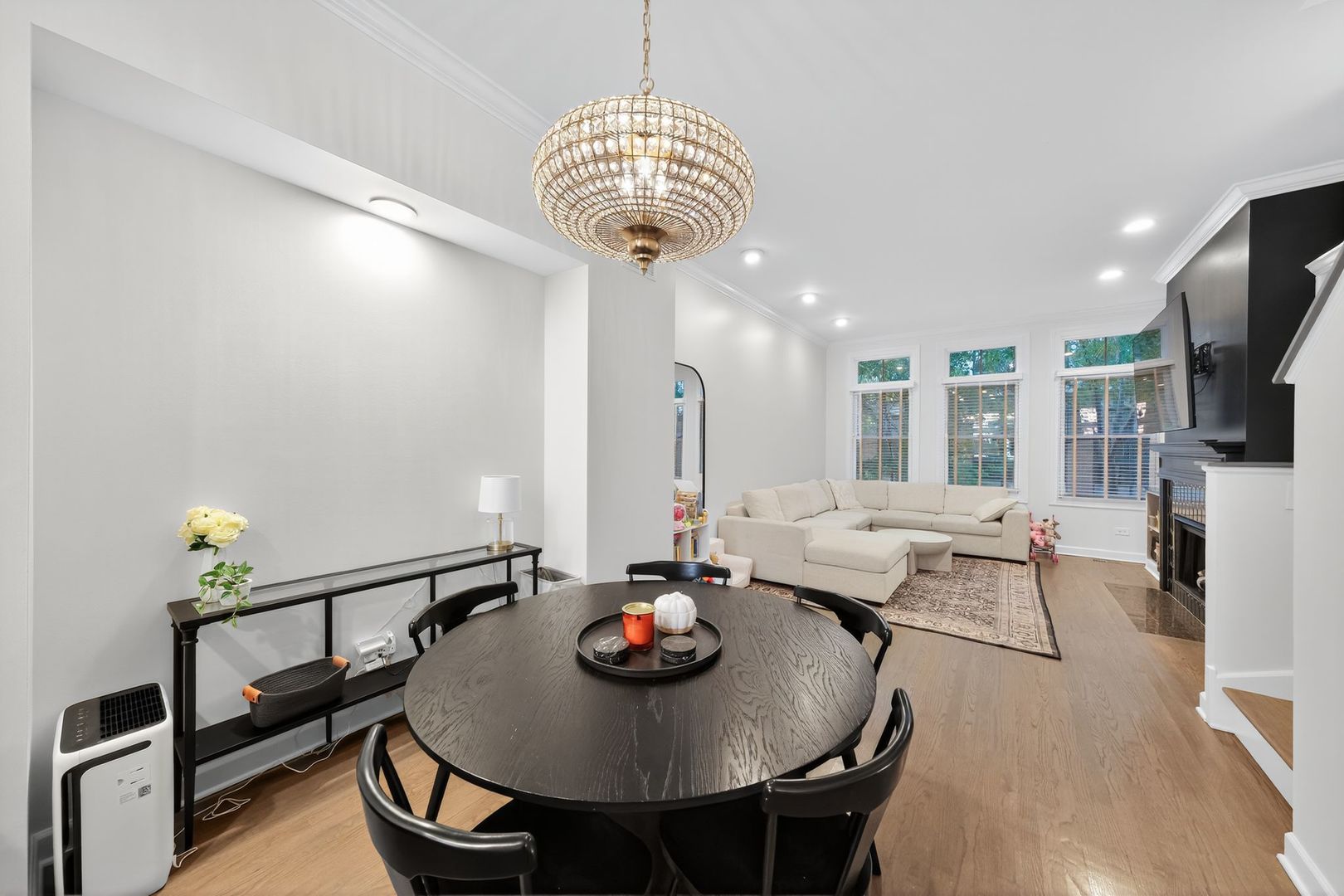 Chicago, Illinois, 60616, United States, 3 Bedrooms Bedrooms, ,3 BathroomsBathrooms,Residential,For Sale,1986457