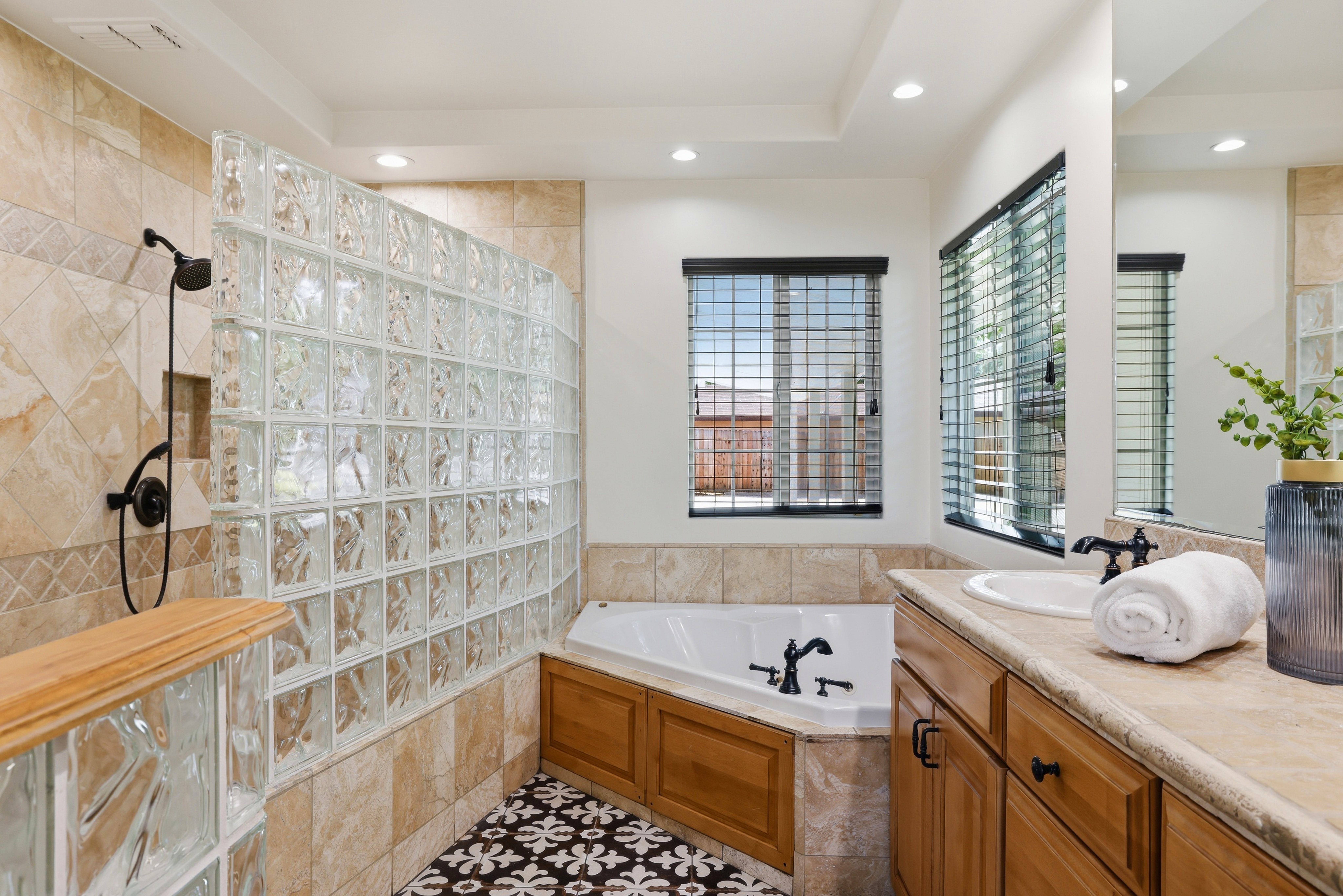  8735 Phoenix Avenue, Fair Oaks, CA 95628 - 物件實景