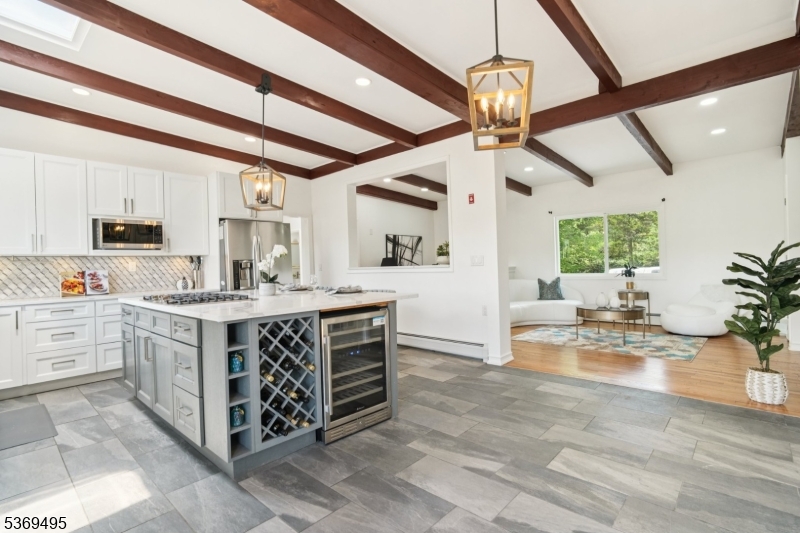 Kinnelon Boro, New Jersey, 07405, United States, 5 Bedrooms Bedrooms, ,4 BathroomsBathrooms,Residential,For Sale,1939062