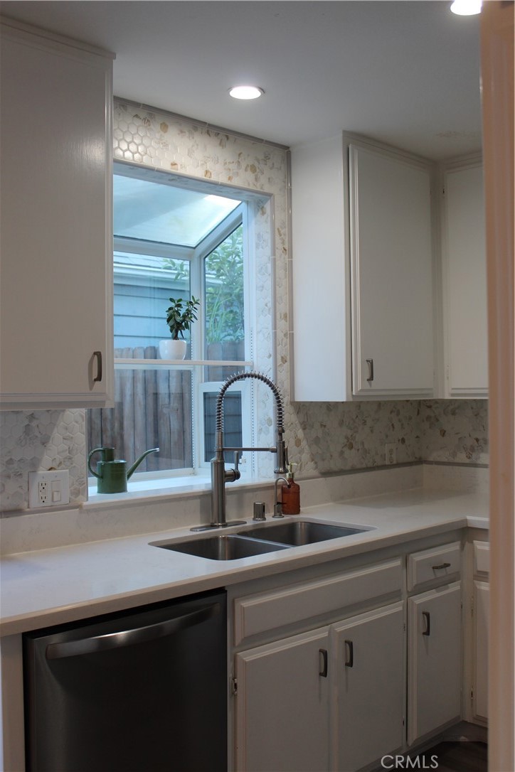 Pasadena, California, 91101, United States, 2 Bedrooms Bedrooms, ,2 BathroomsBathrooms,Residential,For Sale,1944784