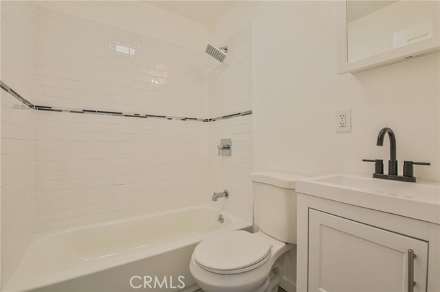 Los Angeles, California, 90047, United States, 5 Bedrooms Bedrooms, ,Residential,For Sale,2009243