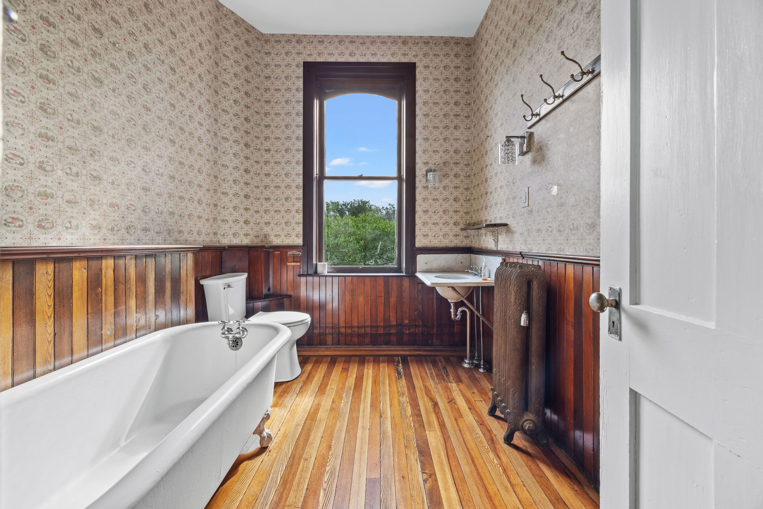 Geneva, New York, 14456, United States, 7 Bedrooms Bedrooms, ,4 BathroomsBathrooms,Residential,For Sale,1982017