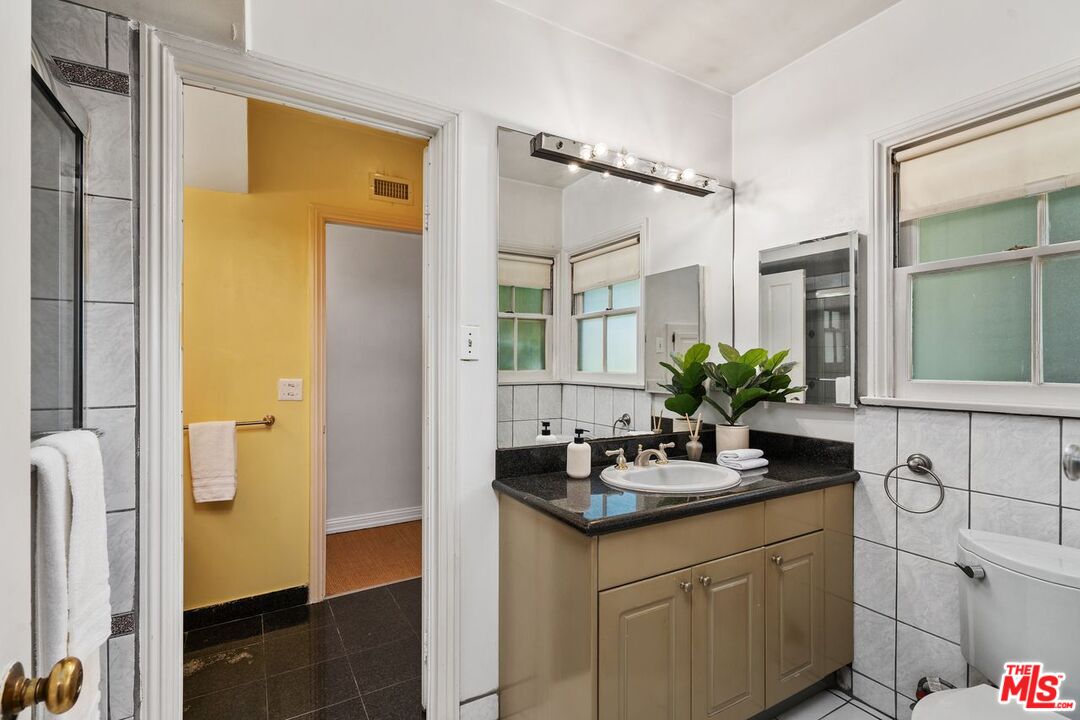 Los Angeles, California, 90049, United States, 3 Bedrooms Bedrooms, ,3 BathroomsBathrooms,Residential,For Sale,1902649