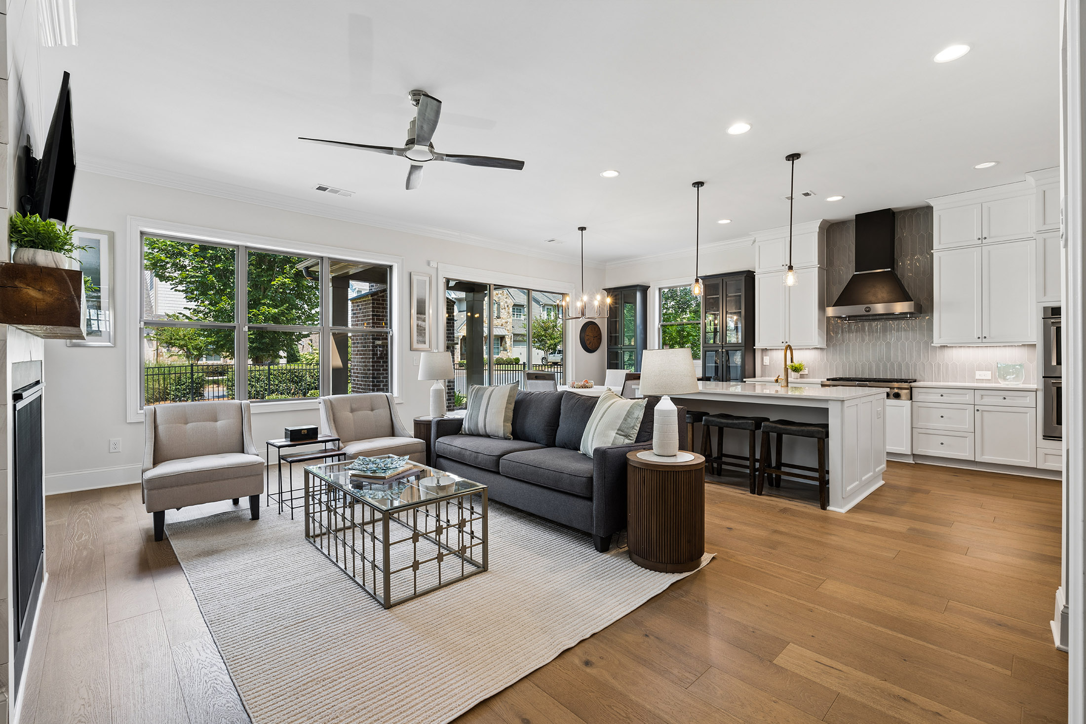  Upgraded Townhome Offers Low Maintenance Living - 物件實景