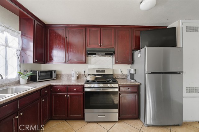 Compton, California, 90220, United States, 3 Bedrooms Bedrooms, ,2 BathroomsBathrooms,Residential,For Sale,1977875