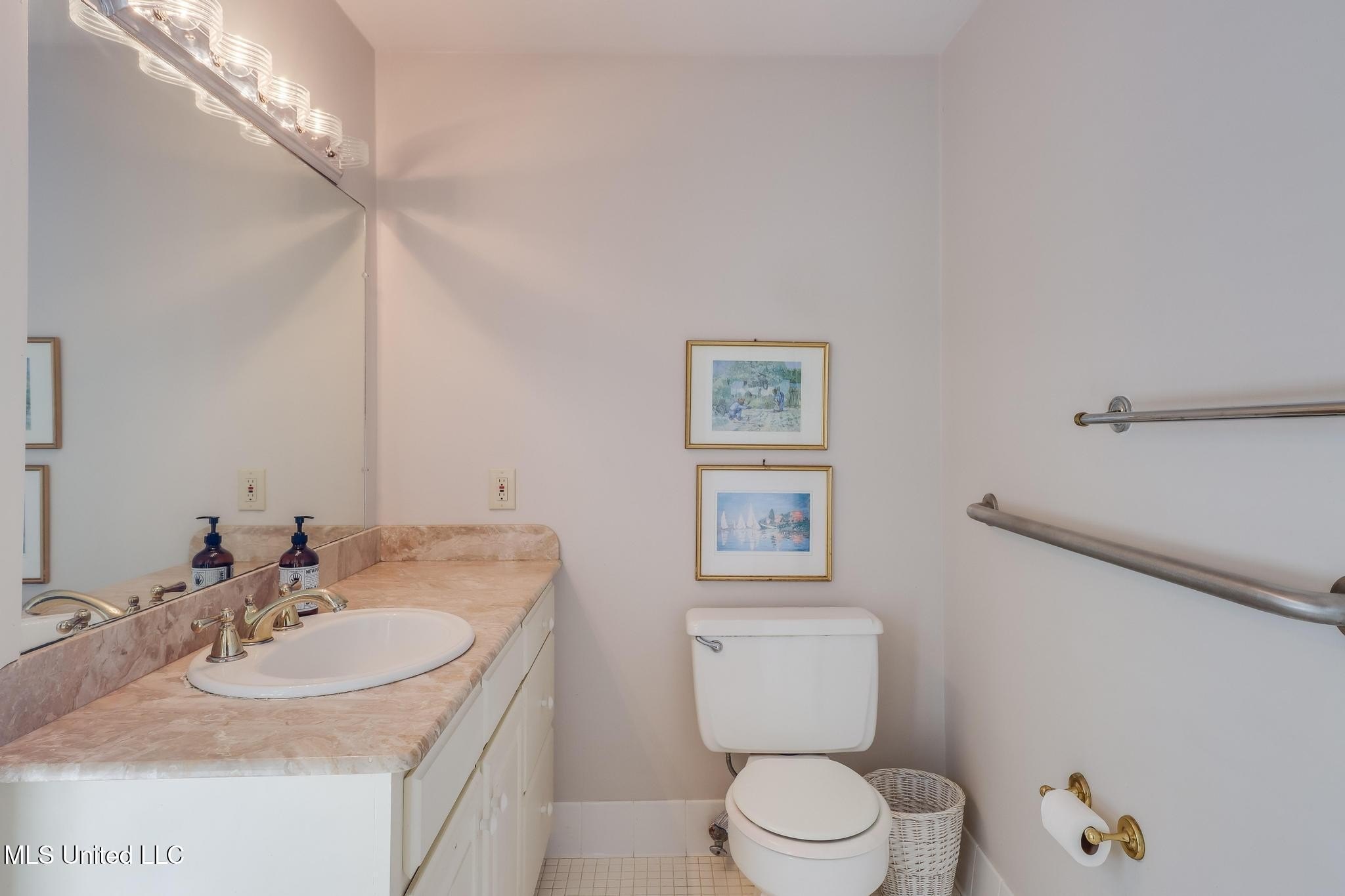 Gulfport, Mississippi, 39507, United States, 4 Bedrooms Bedrooms, ,4 BathroomsBathrooms,Residential,For Sale,1977287