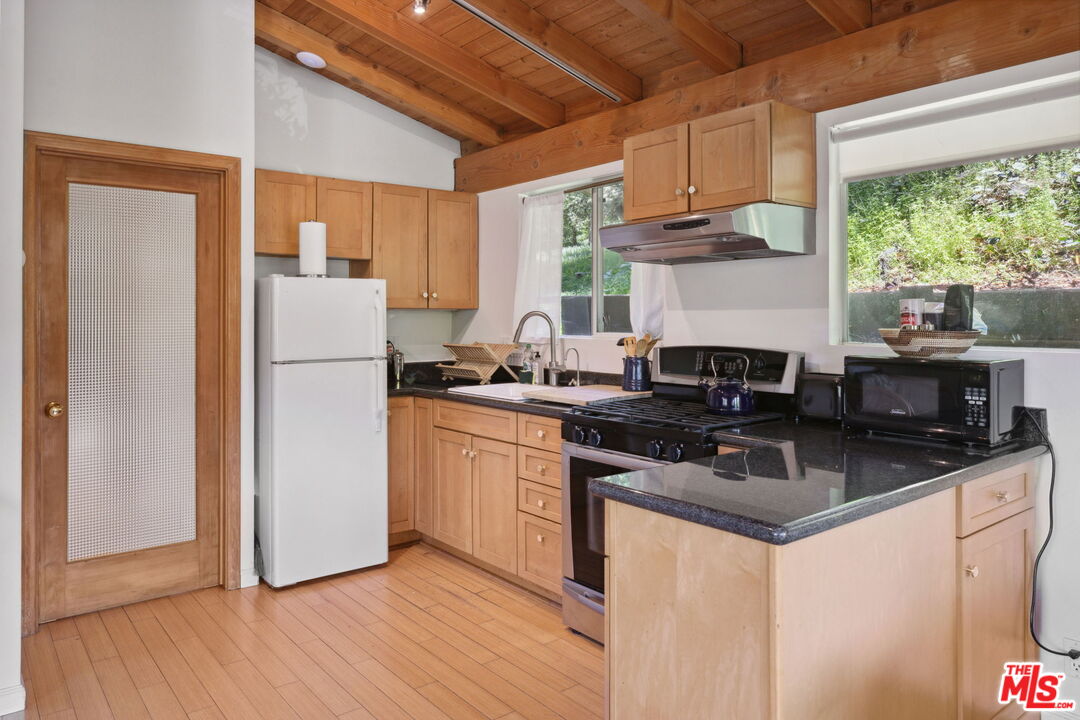 Topanga, California, 90290, United States, 4 Bedrooms Bedrooms, ,3 BathroomsBathrooms,Residential,For Sale,1795536