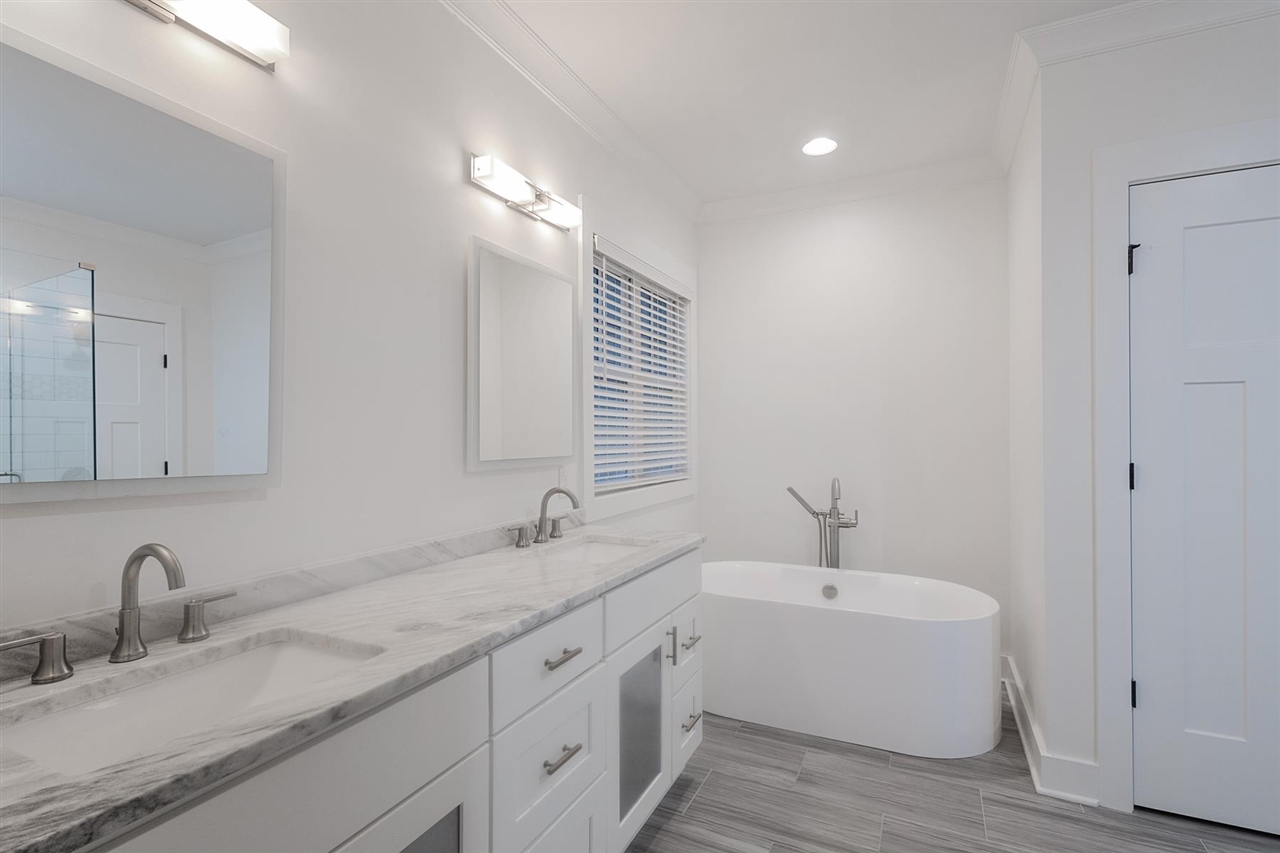 Bowling Green, Kentucky, 42103, United States, 4 Bedrooms Bedrooms, ,5 BathroomsBathrooms,Residential,For Sale,1991774