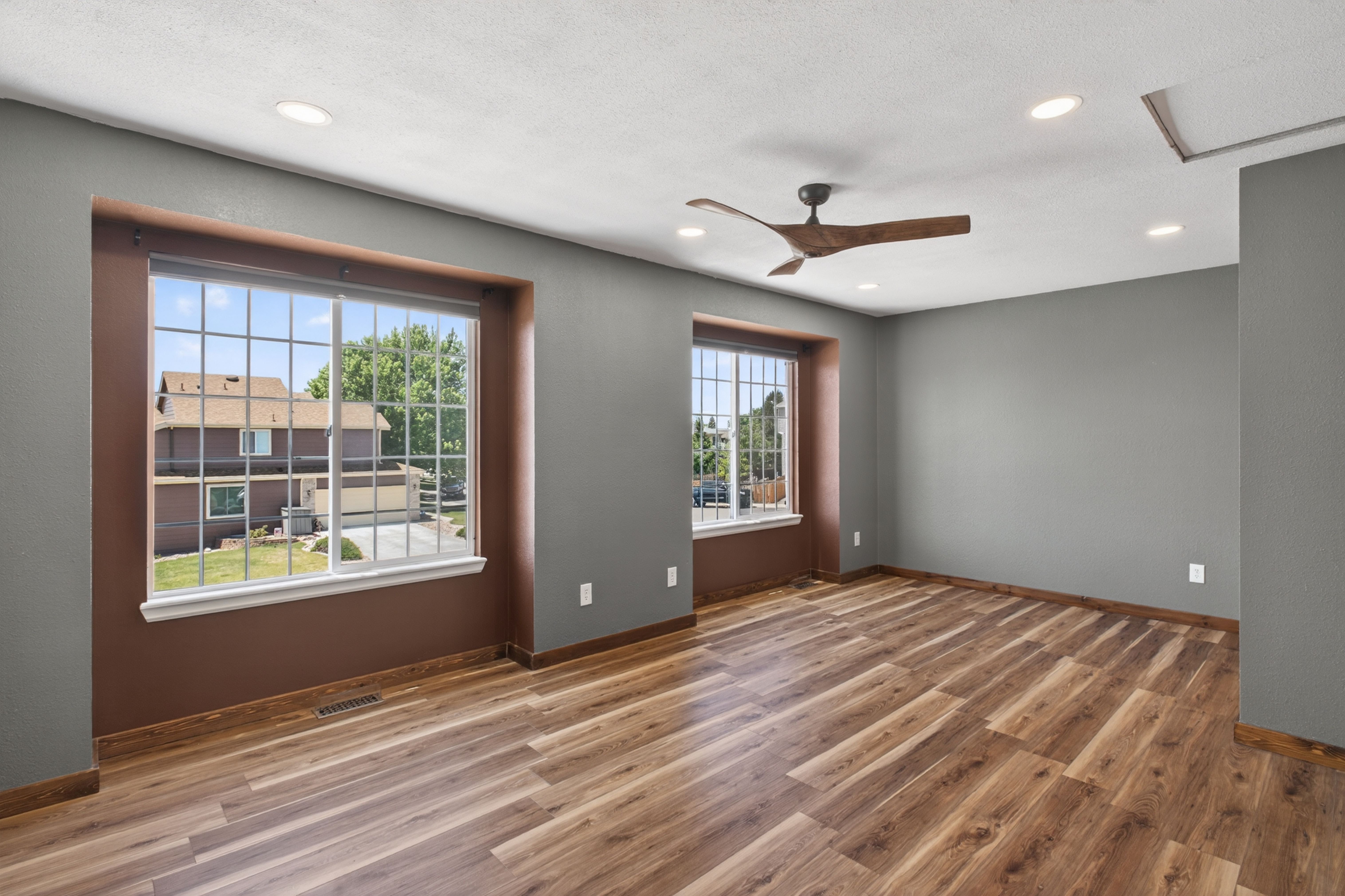  Situated on a Desirable Corner Lot in Hidden River - 物件實景