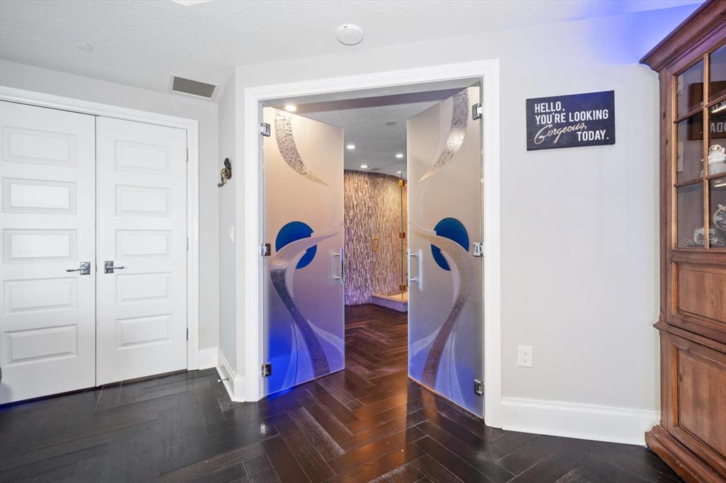 100 Beach Drive NE Unit 1900, St Petersburg, Florida, 33701, United States, 4 Bedrooms Bedrooms, ,6 BathroomsBathrooms,Residential,For Sale,100 Beach Drive NE Unit 1900,1618672