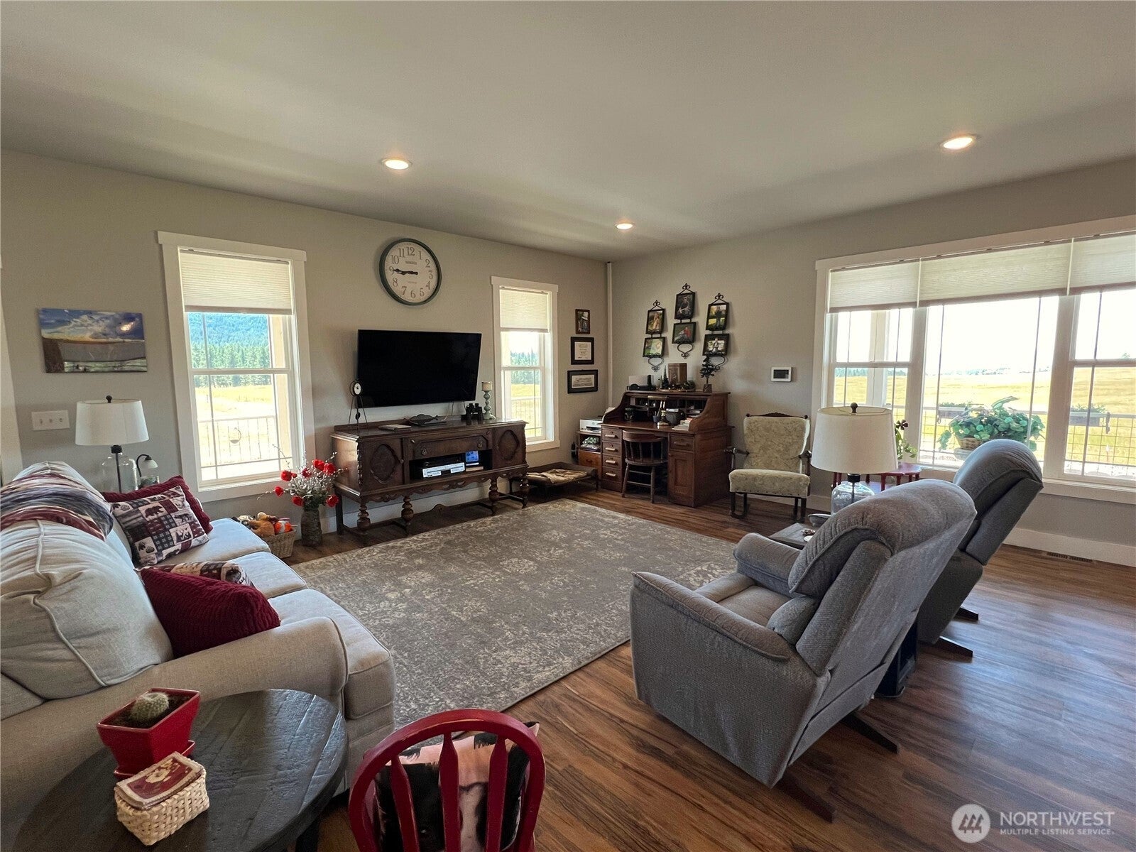 Tonasket, Washington, 98855, United States, 3 Bedrooms Bedrooms, ,2 BathroomsBathrooms,Residential,For Sale,2002069