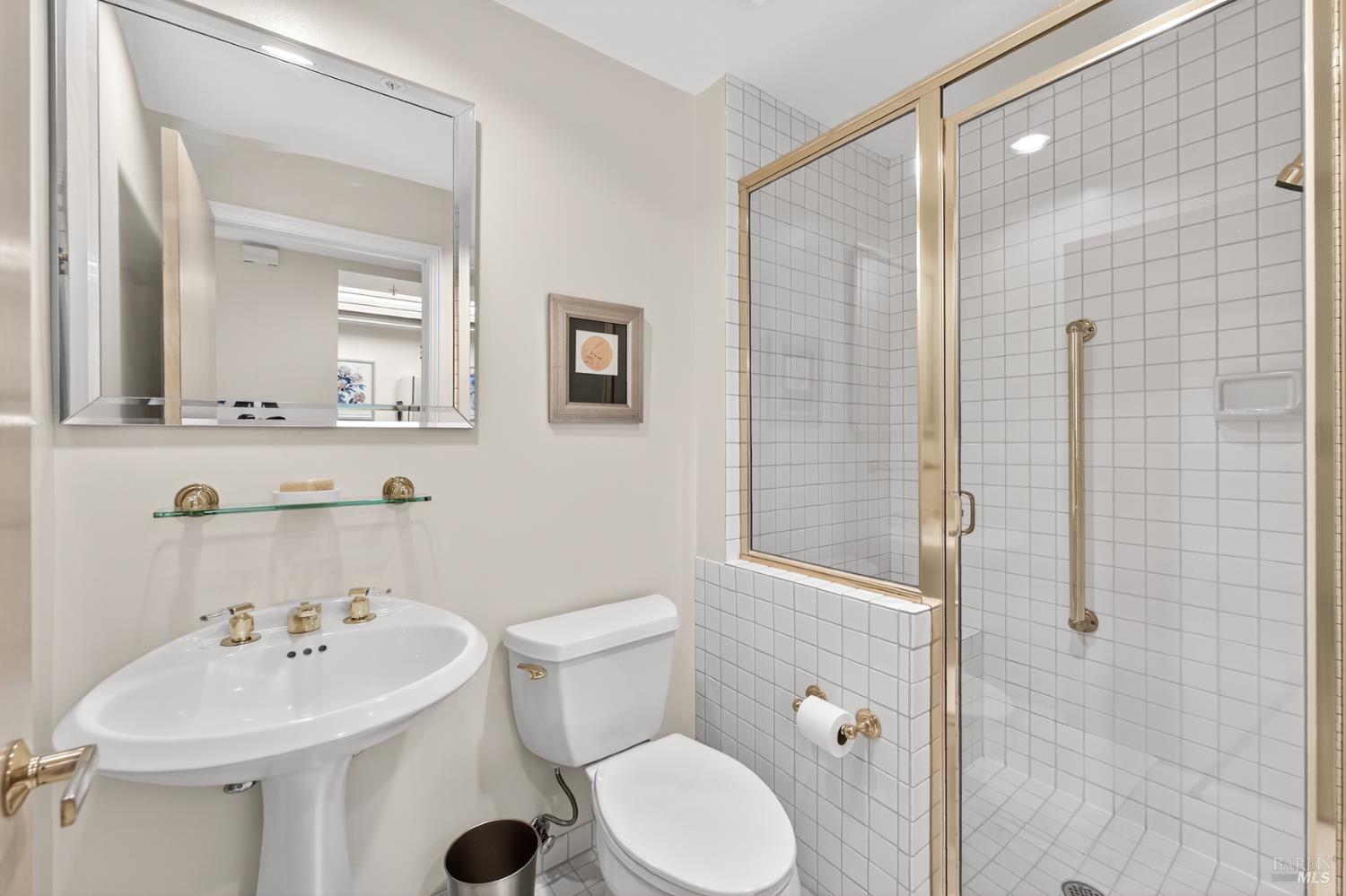 San Rafael, California, 94903, United States, 1 Bedroom Bedrooms, ,2 BathroomsBathrooms,Residential,For Sale,1896555