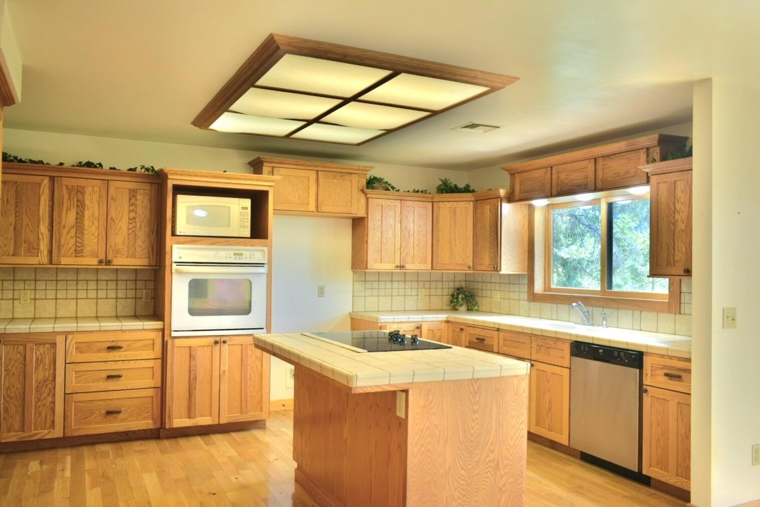 Cave Junction, Oregon, 97523, United States, 3 Bedrooms Bedrooms, ,3 BathroomsBathrooms,Residential,For Sale,1975674