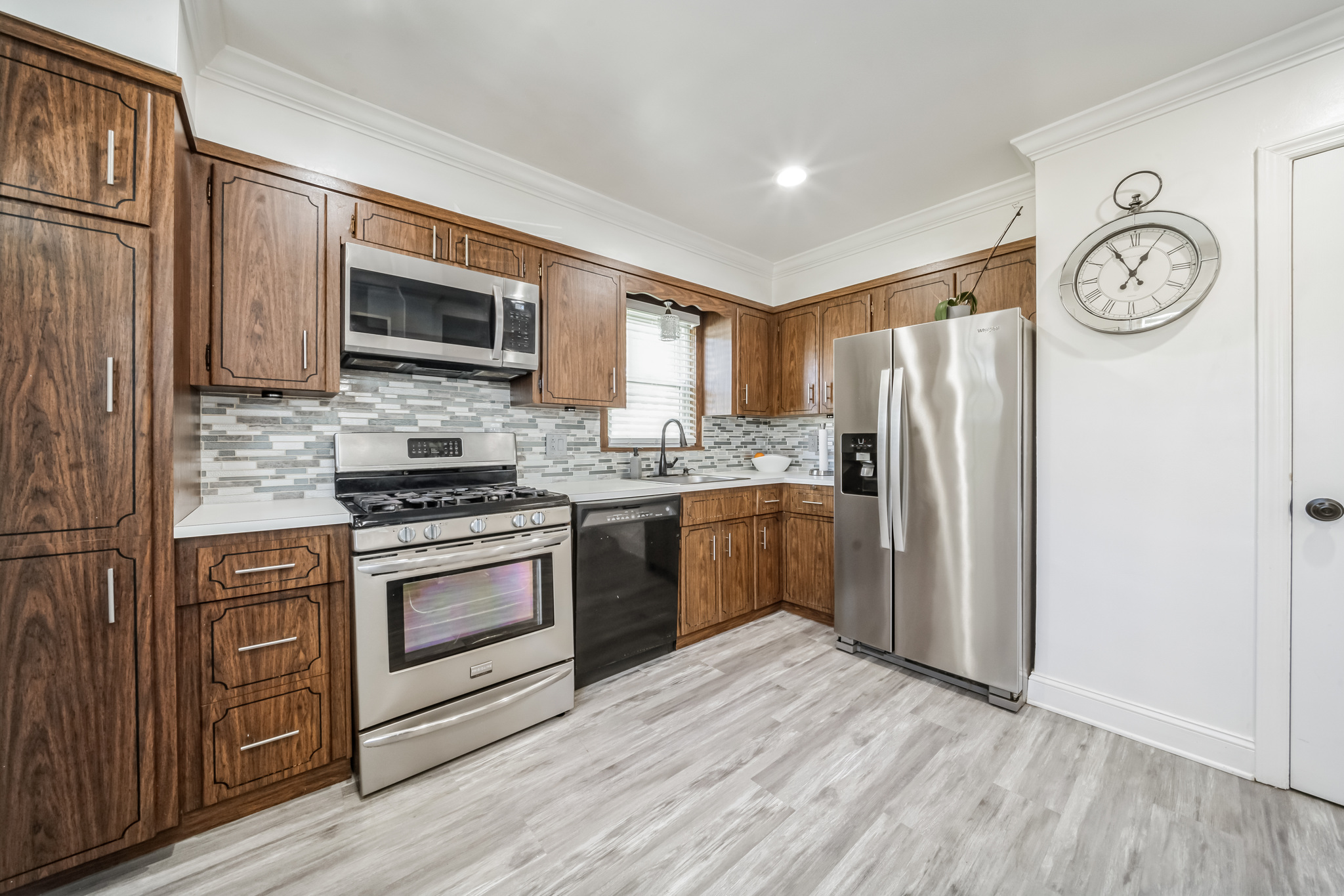 Elmwood Park, New Jersey, 07407, United States, 3 Bedrooms Bedrooms, ,2 BathroomsBathrooms,Residential,For Sale,1982757