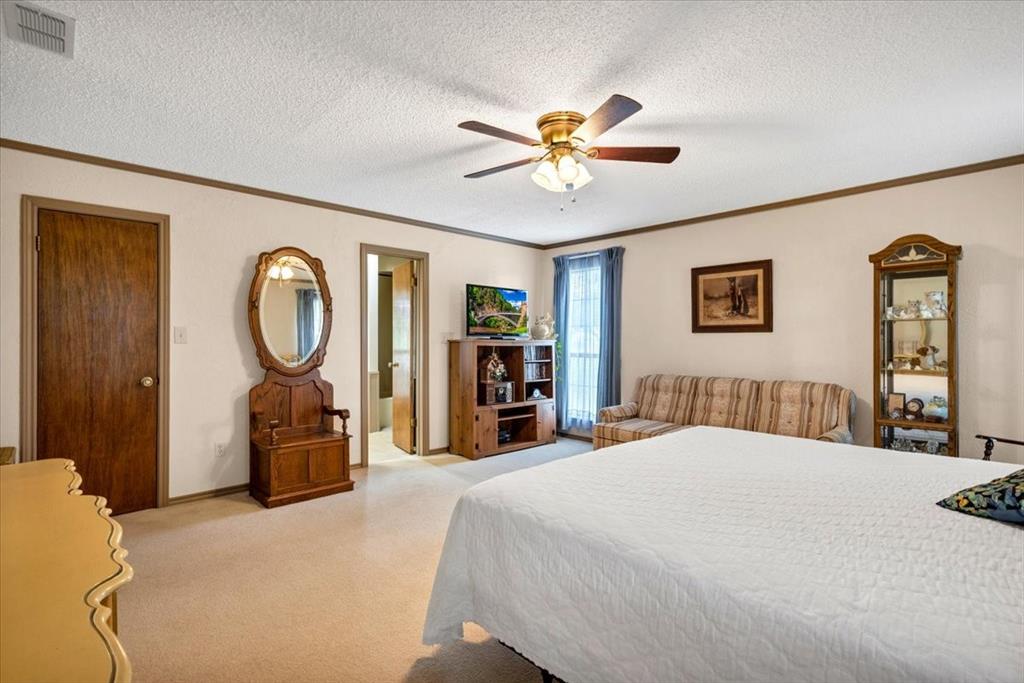 Kaufman, Texas, 75142, United States, 3 Bedrooms Bedrooms, ,2 BathroomsBathrooms,Residential,For Sale,1848066
