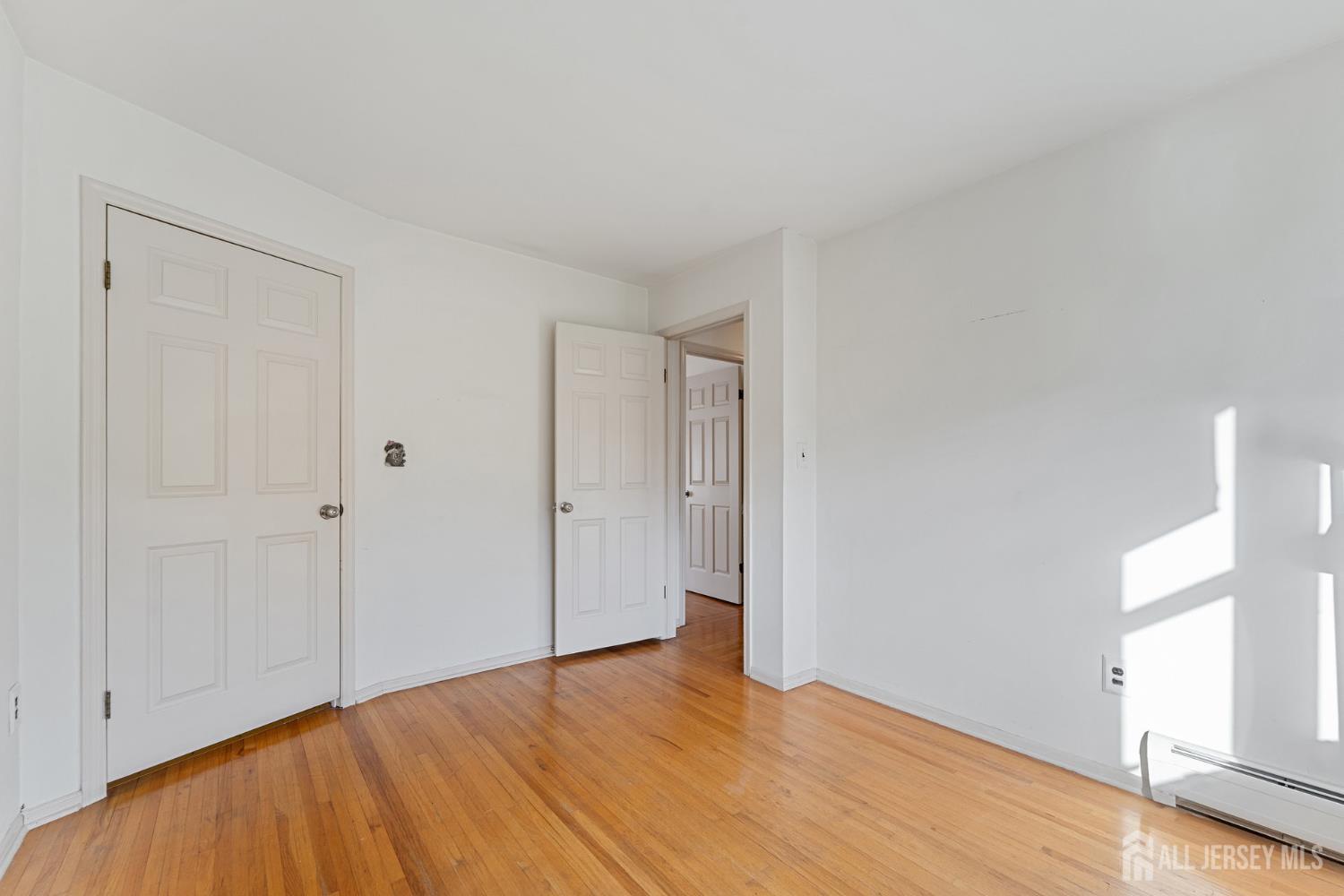 Middlesex, New Jersey, 08846, United States, 4 Bedrooms Bedrooms, ,3 BathroomsBathrooms,Residential,For Sale,1968933