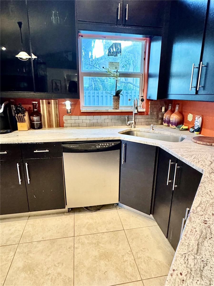 Weston, Florida, 33326, United States, 3 Bedrooms Bedrooms, ,2 BathroomsBathrooms,Residential,For Sale,1991492