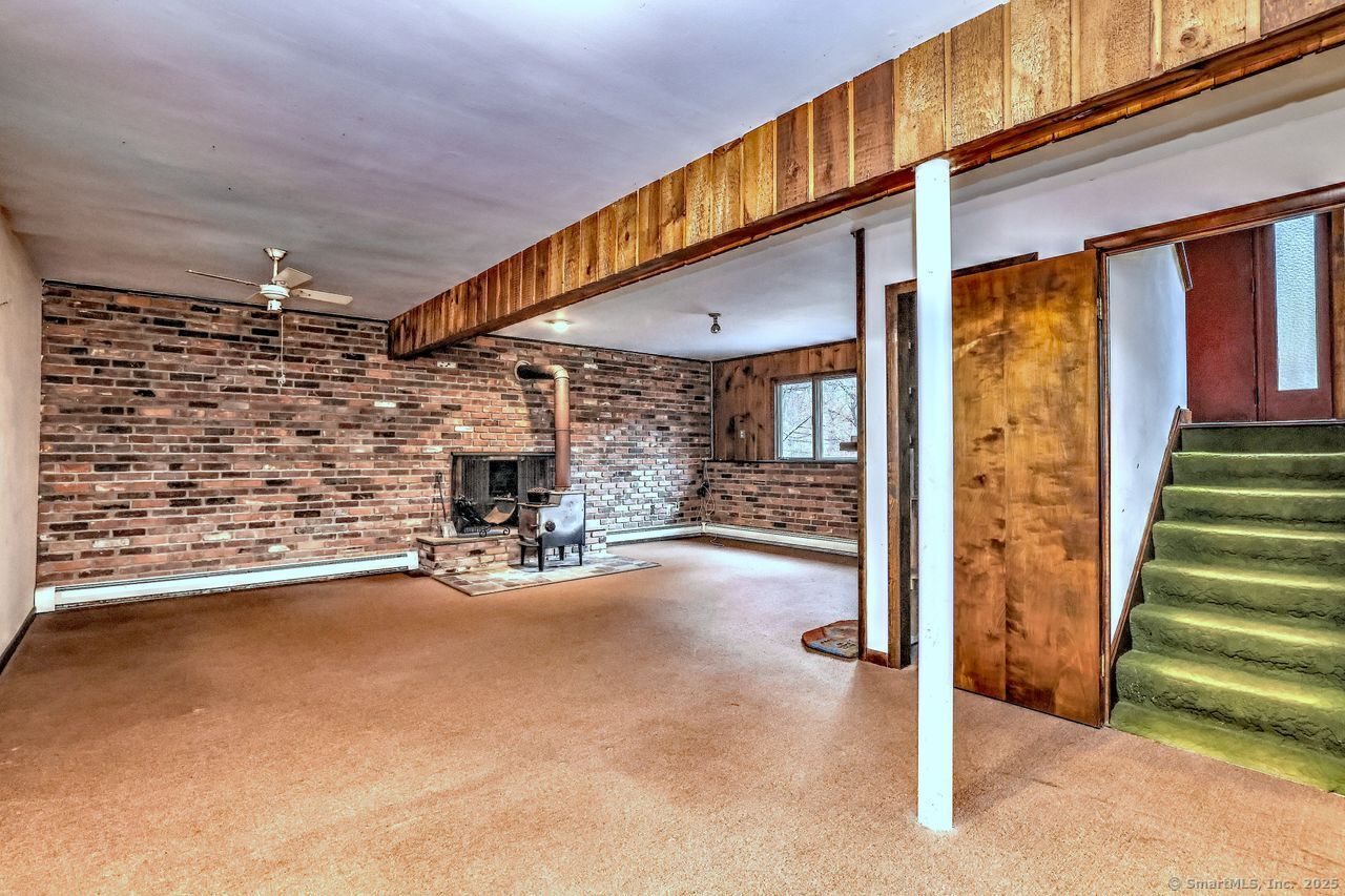 Trumbull, Connecticut, 06611, United States, 3 Bedrooms Bedrooms, ,2 BathroomsBathrooms,Residential,For Sale,1988138