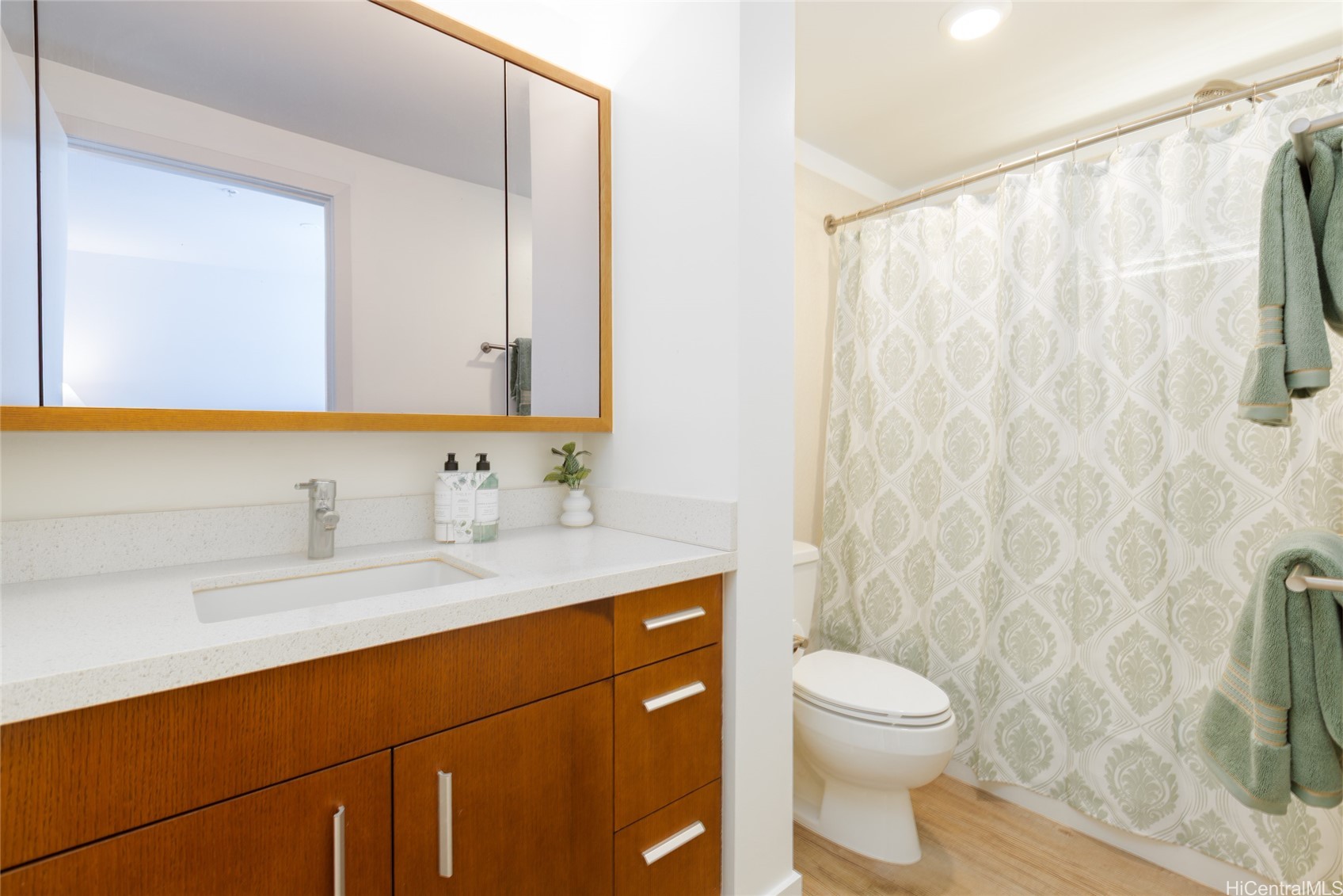 Honolulu, Hawaii, 96814, United States, 2 Bedrooms Bedrooms, ,2 BathroomsBathrooms,Residential,For Sale,1968678