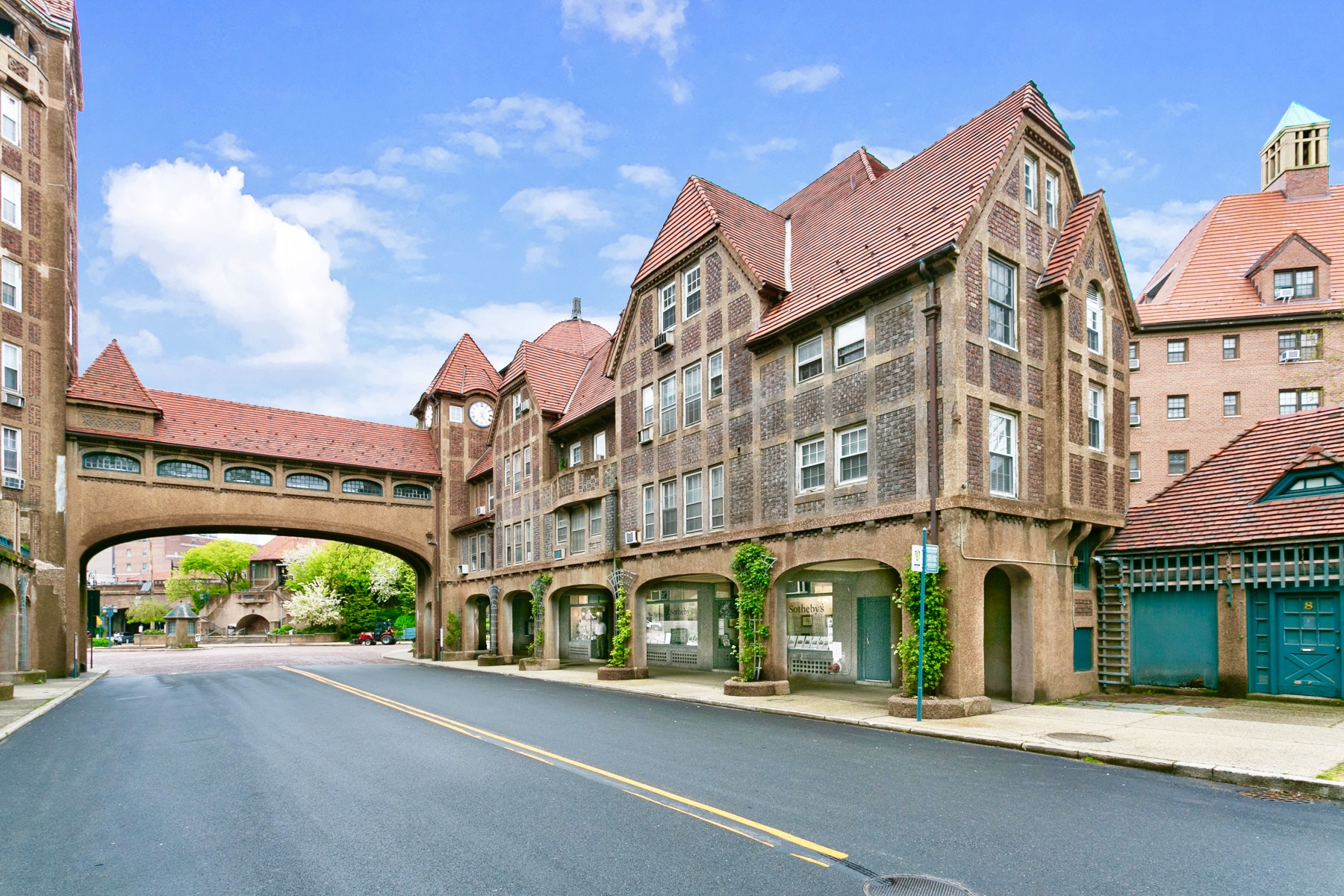  ?EXCEPTIONAL RENOVATED STUDIO WITH TERRACE IN FOREST HIILLS GARDENS? - 物件實景