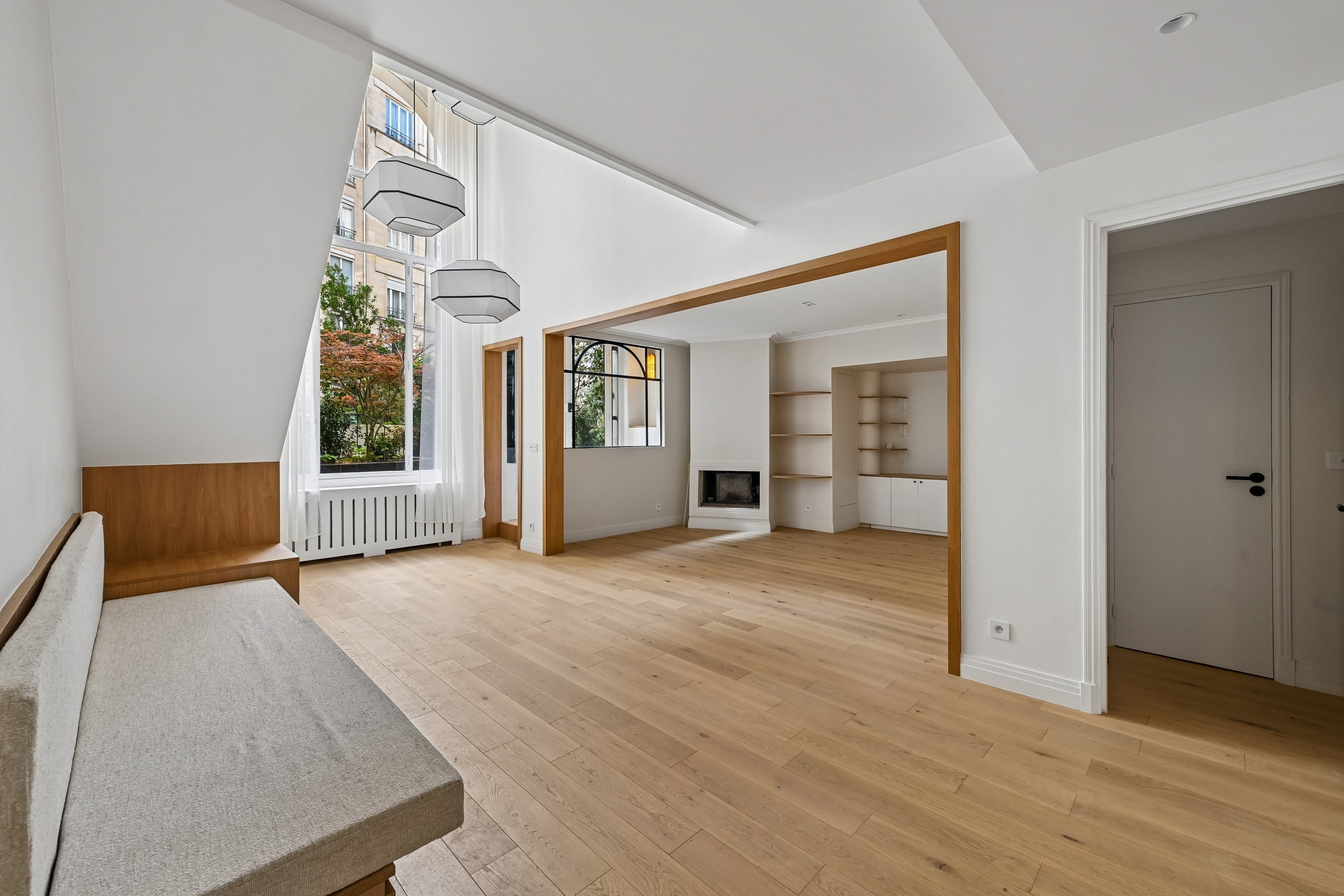  MAIRIE DU XVI – BEAUTIFULLY RENOVATED ARTIST