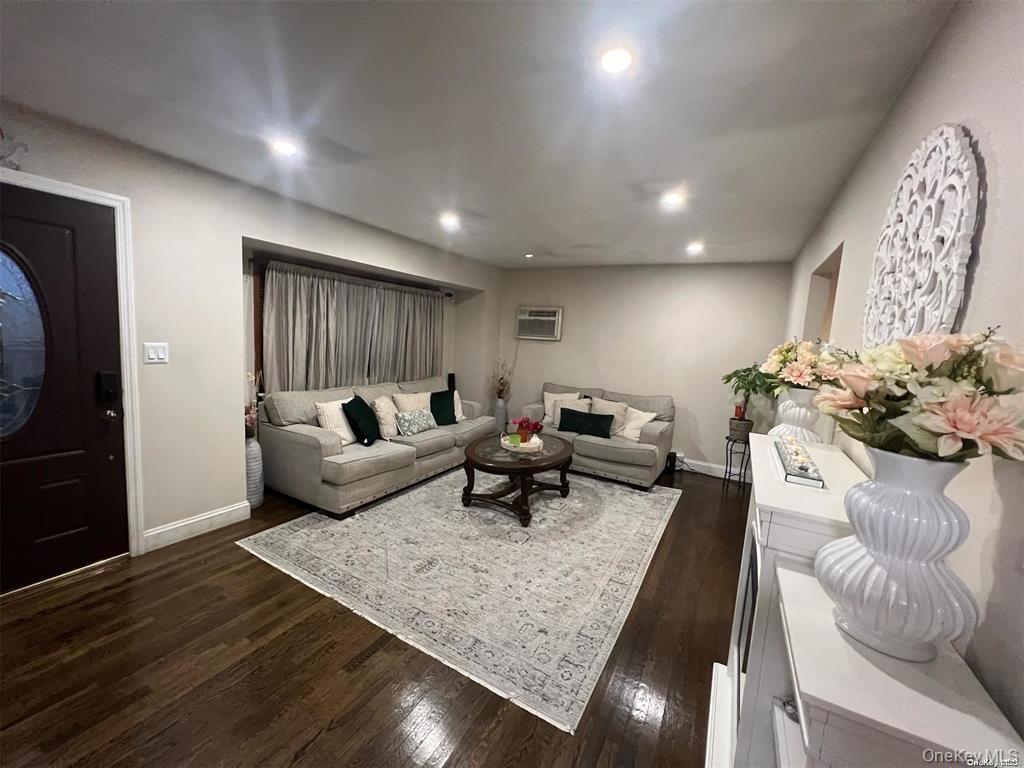 Farmingville, New York, 11738, United States, 4 Bedrooms Bedrooms, ,2 BathroomsBathrooms,Residential,For Sale,1840283