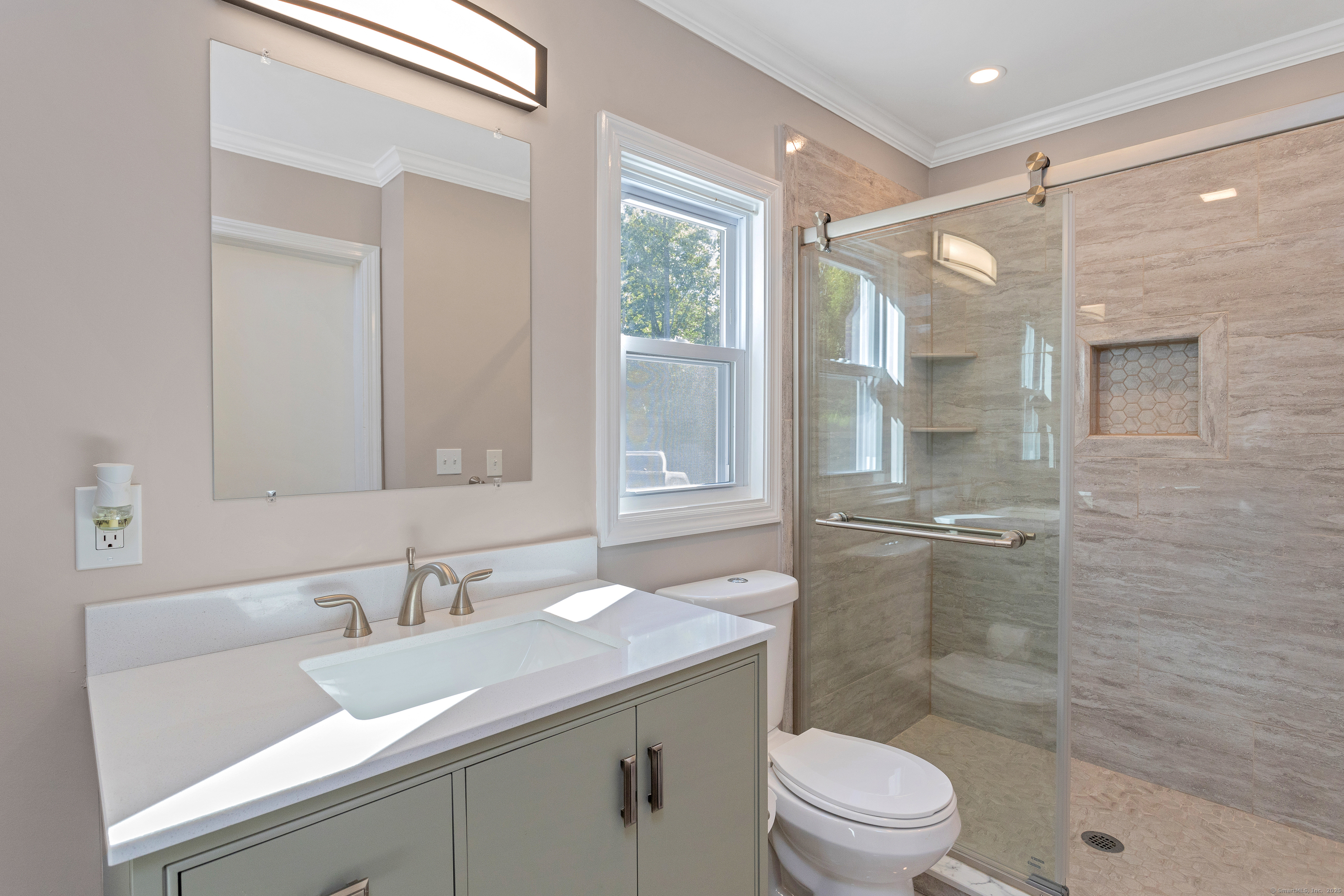 Brookfield, Connecticut, 06804, United States, 3 Bedrooms Bedrooms, ,2 BathroomsBathrooms,Residential,For Sale,1934306