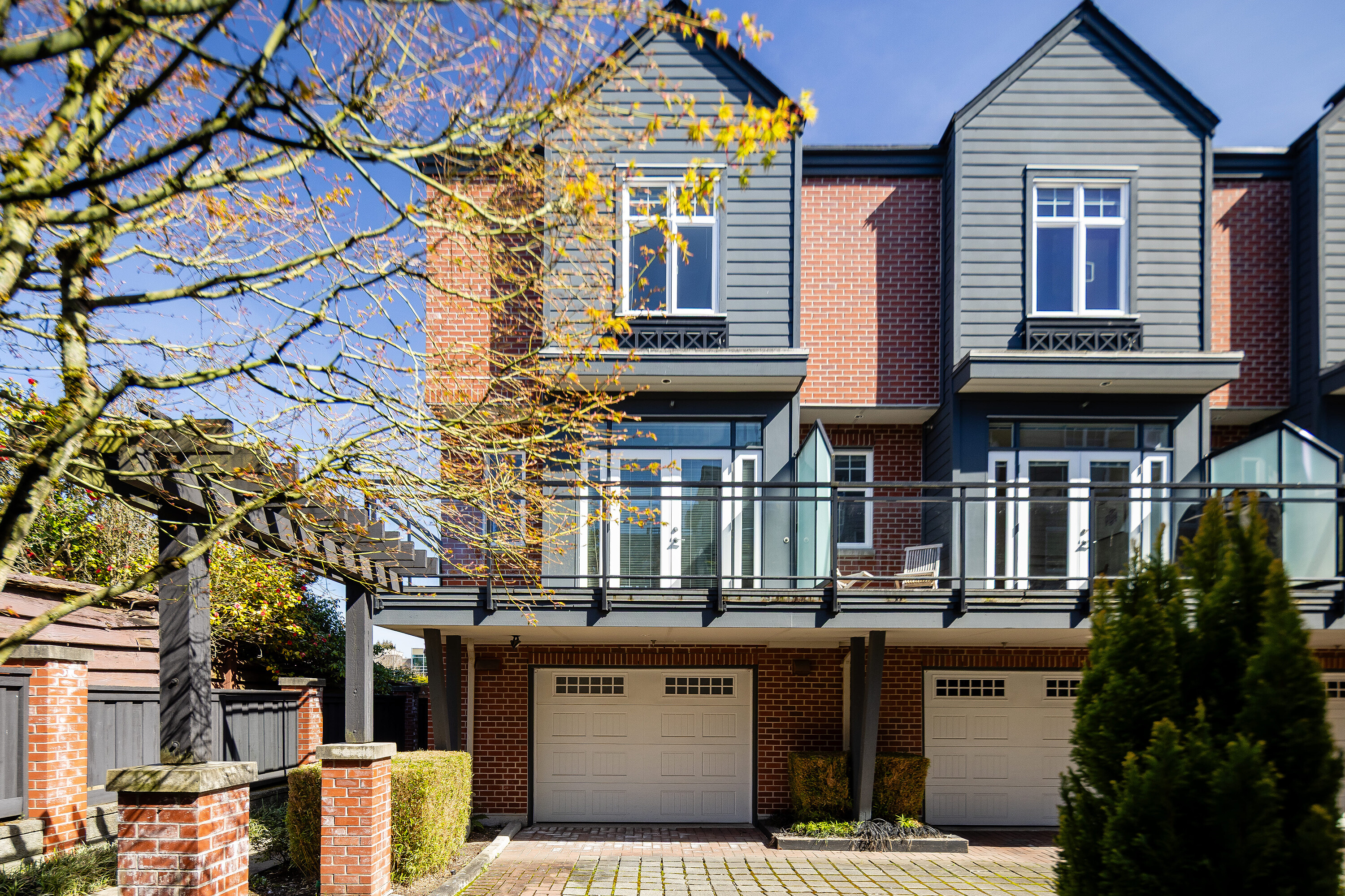  Elevated End-Unit Townhome - 物件實景