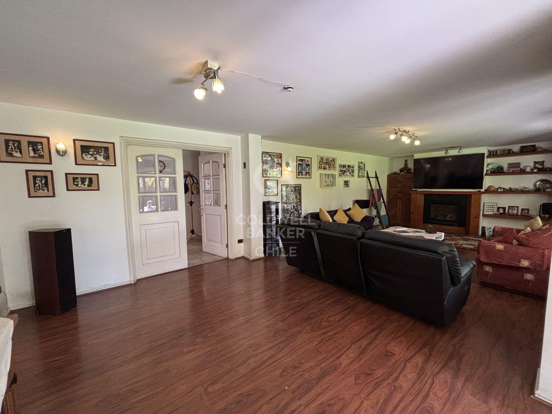 La Reina, Chile, 5 Bedrooms Bedrooms, ,5 BathroomsBathrooms,Residential,For Sale,1779147
