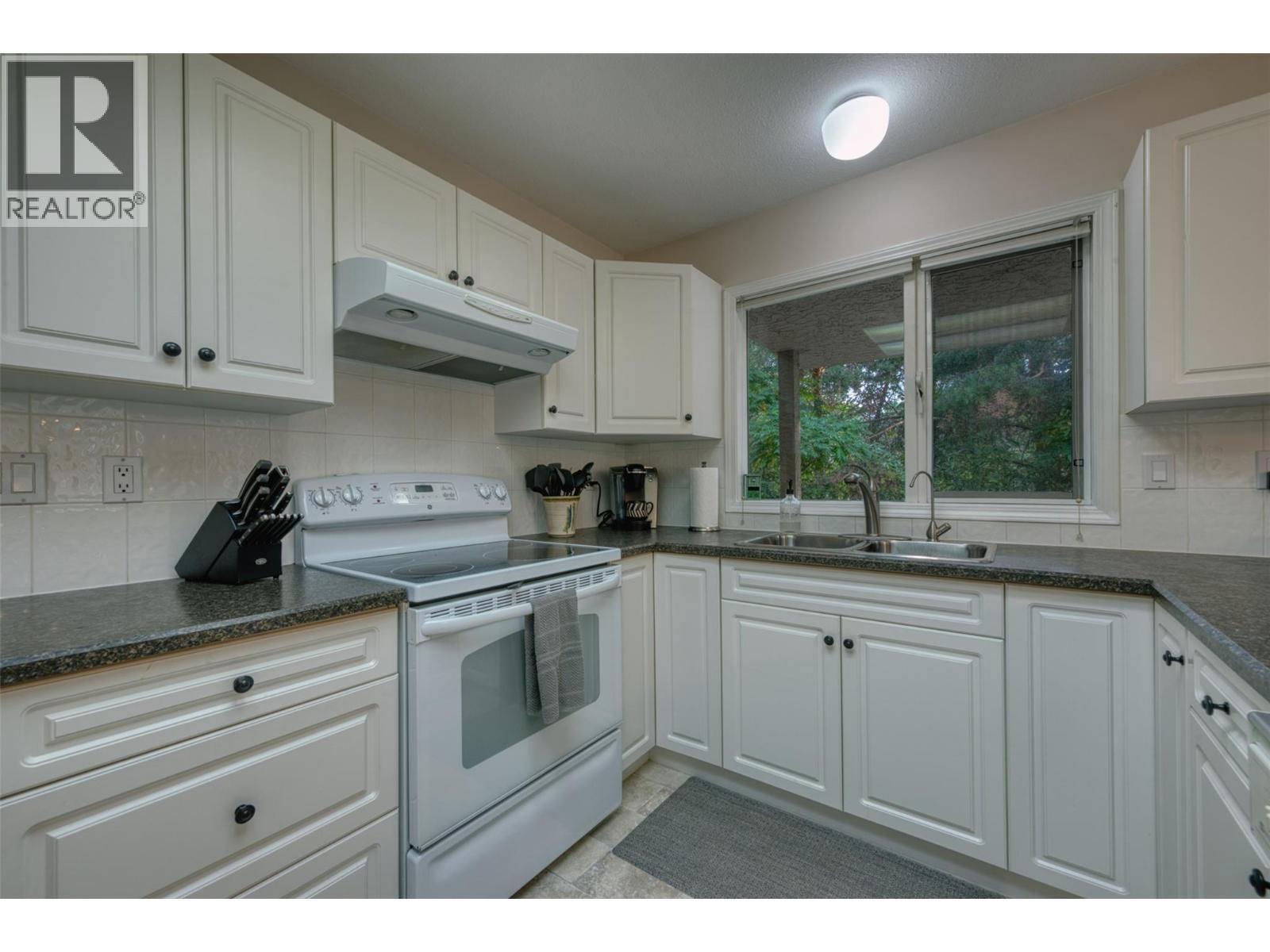 KELOWNA, British Columbia, V1V 1S6, CA, 3 Bedrooms Bedrooms, ,2 BathroomsBathrooms,Residential,For Sale,1951422