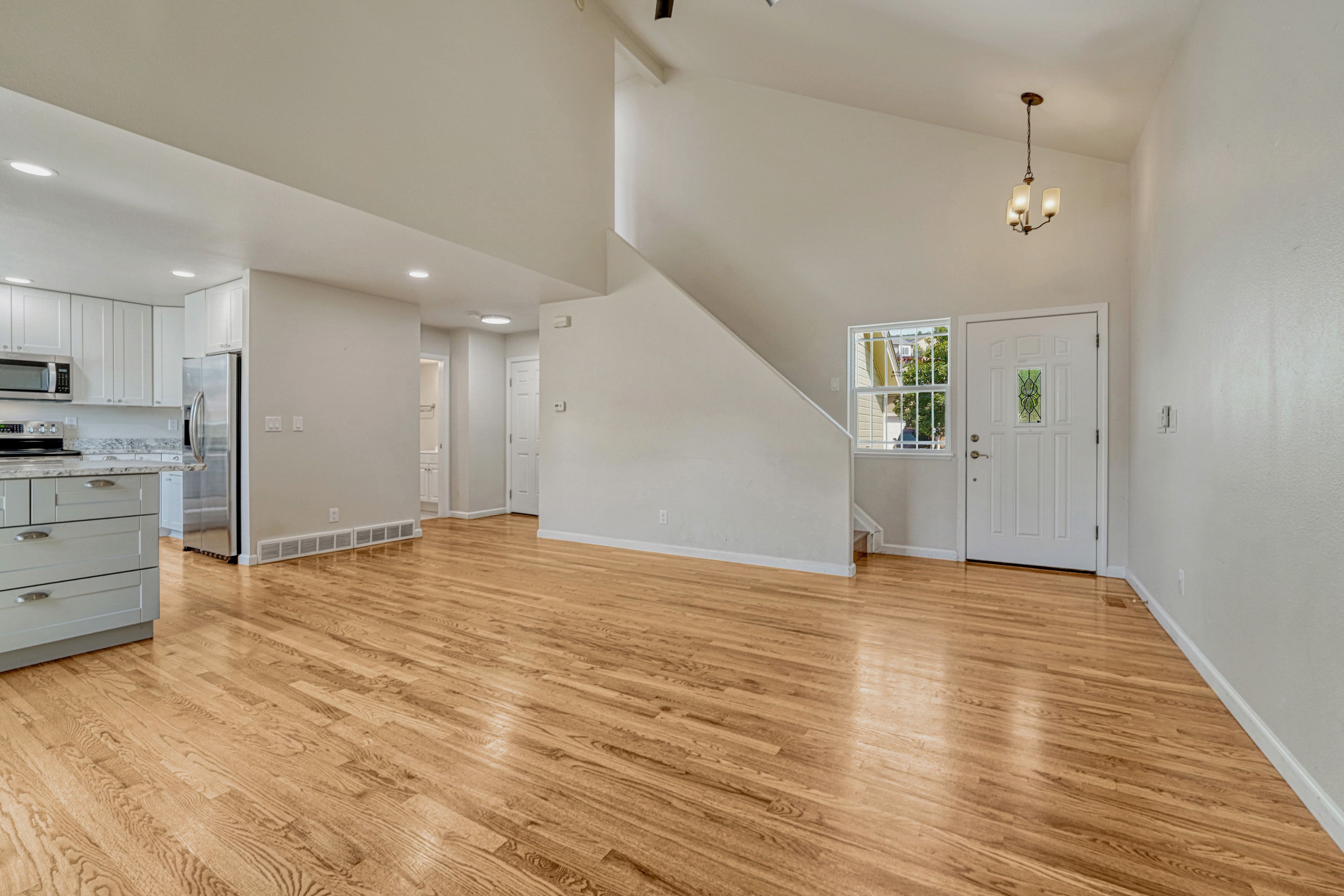  Hardwood Flooring and Mountain Views in 80919 - 物件實景